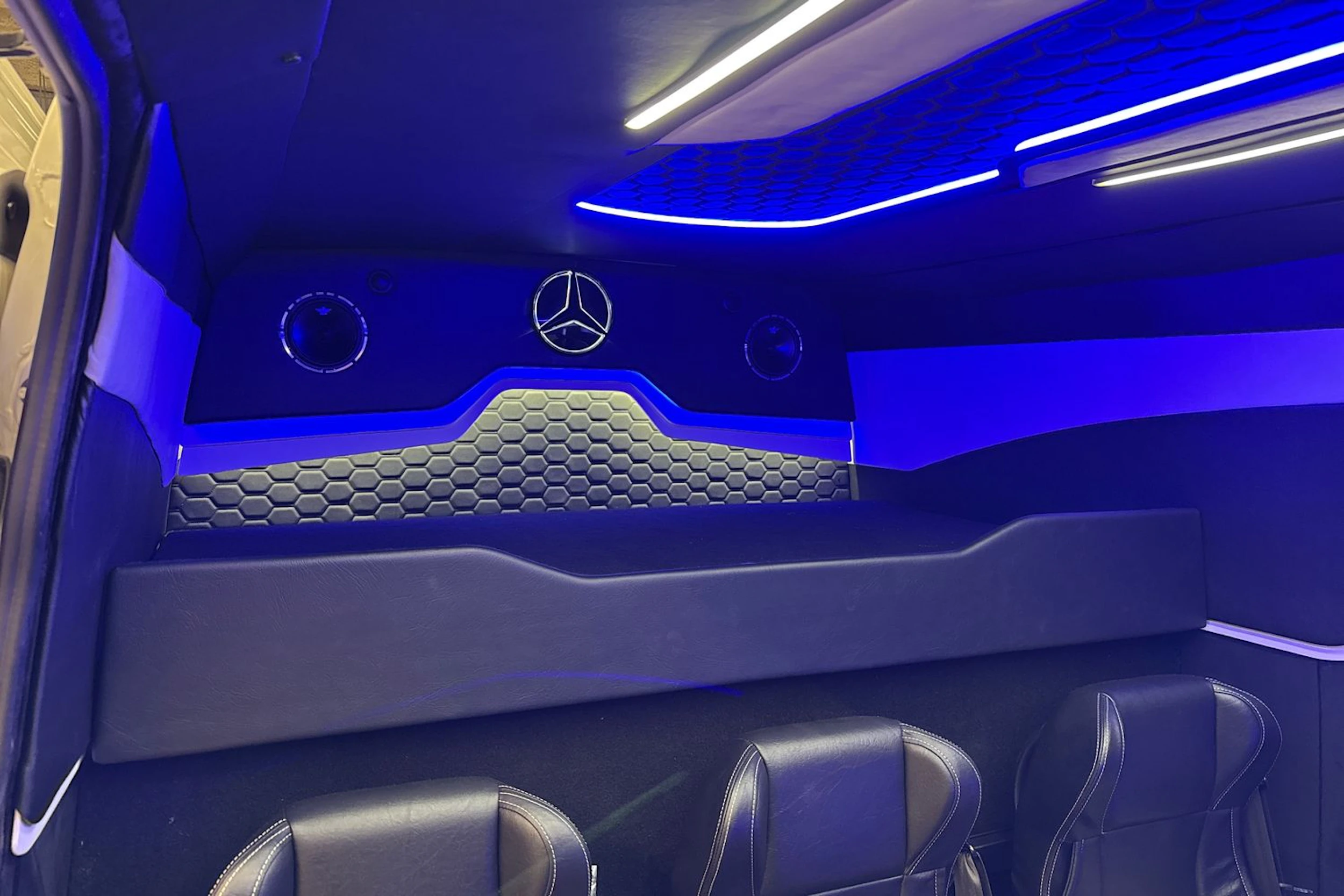 valkoinen Mercedes-Benz Sprinter 2025 kuva 12.