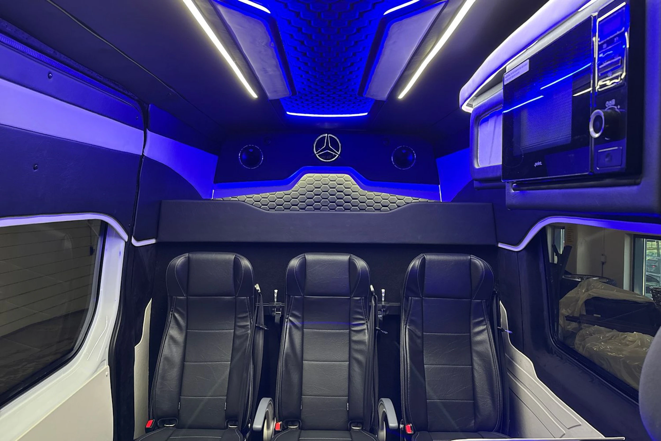 valkoinen Mercedes-Benz Sprinter 2025 kuva 15.