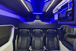 valkoinen Mercedes-Benz Sprinter 2025 kuva 15.