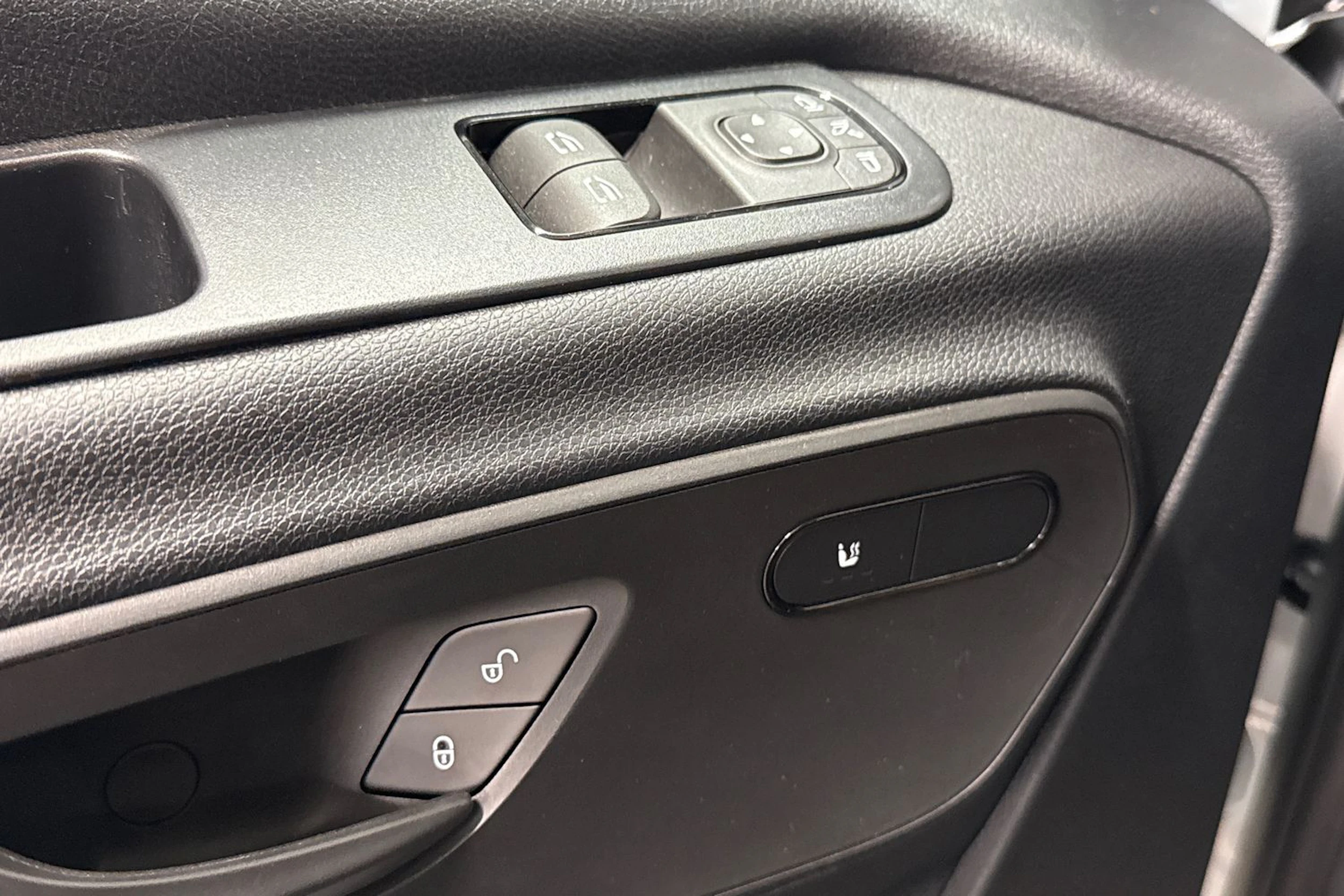 valkoinen Mercedes-Benz Sprinter 2025 kuva 22.