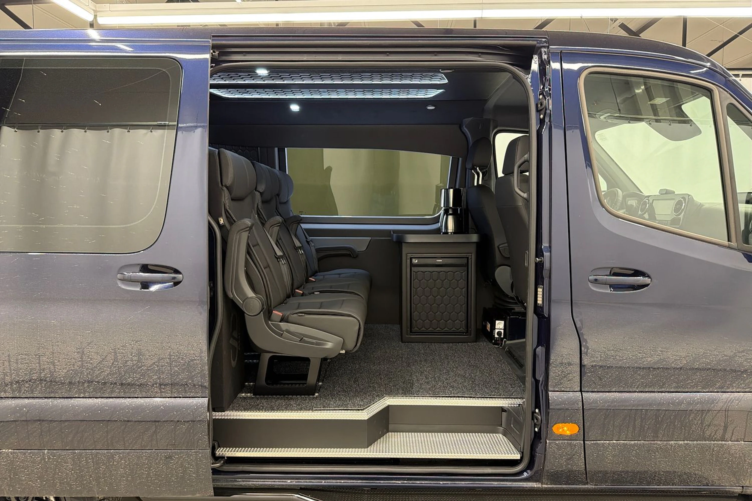 sininen Mercedes-Benz Sprinter 2026 kuva 6.