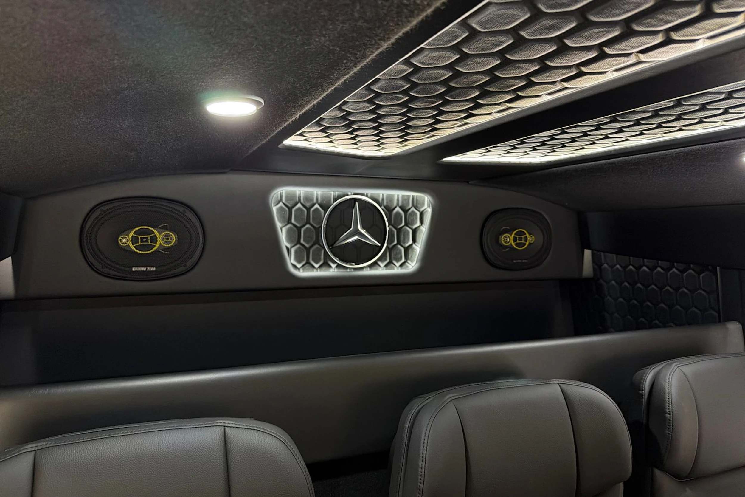 sininen Mercedes-Benz Sprinter 2026 kuva 11.