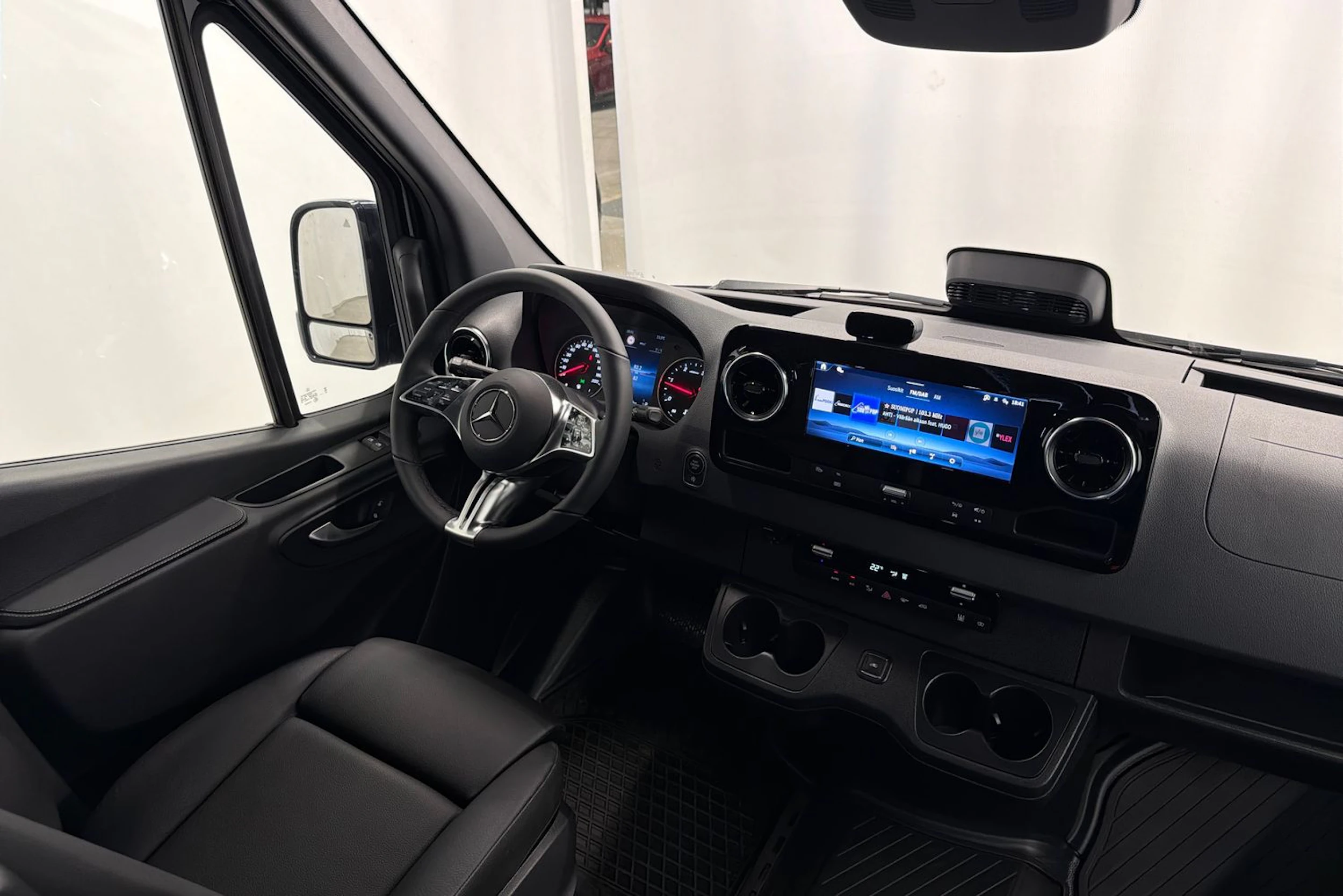sininen Mercedes-Benz Sprinter 2026 kuva 12.
