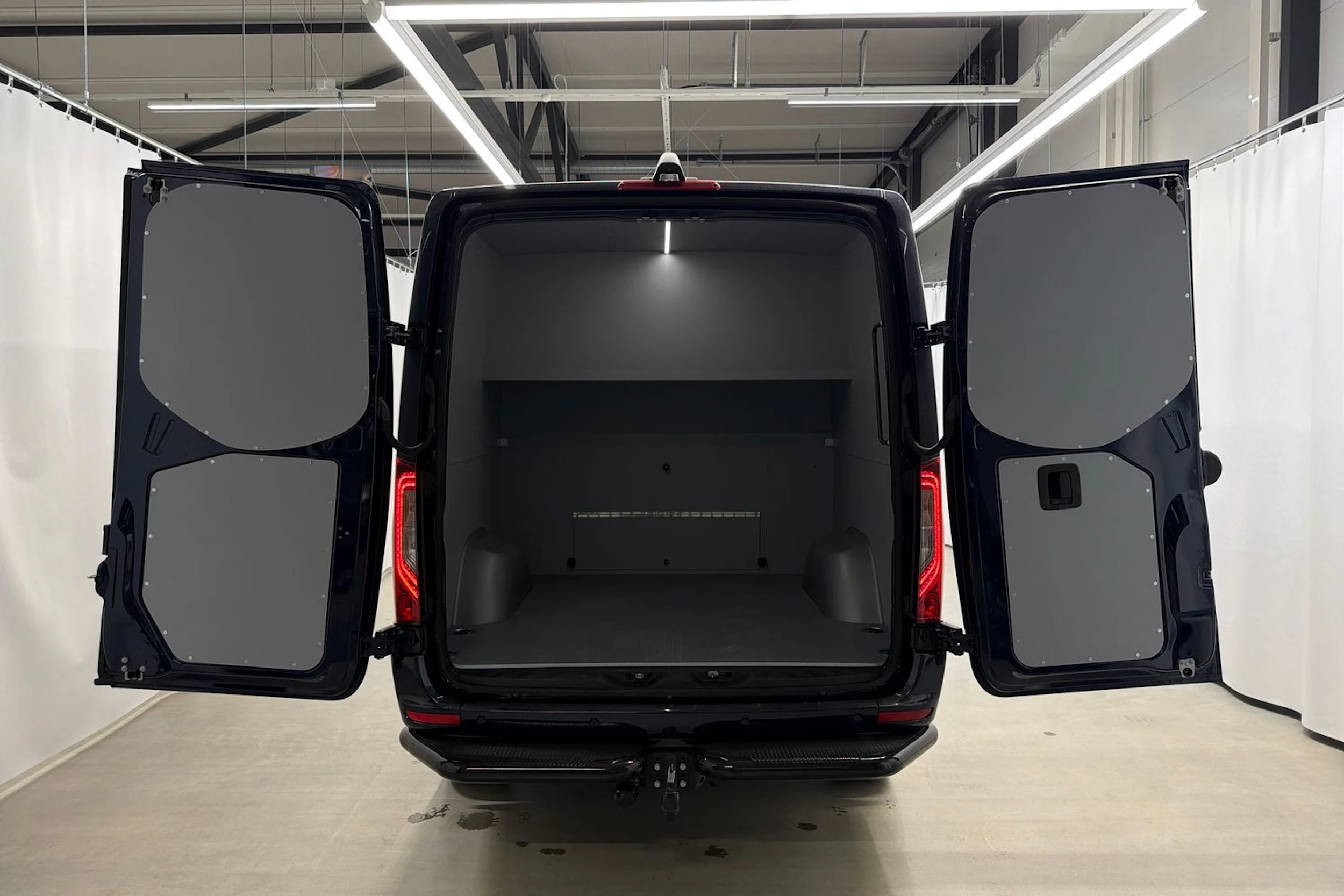 sininen Mercedes-Benz Sprinter 2026 kuva 13.