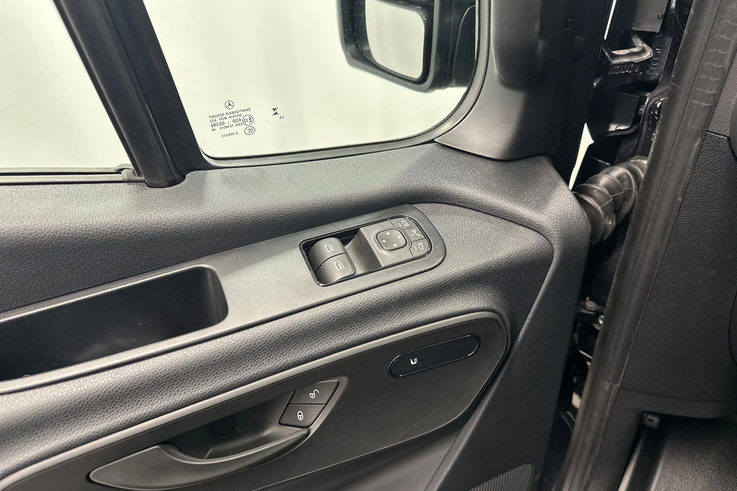 harmaa Mercedes-Benz Sprinter 2026 kuva 27.