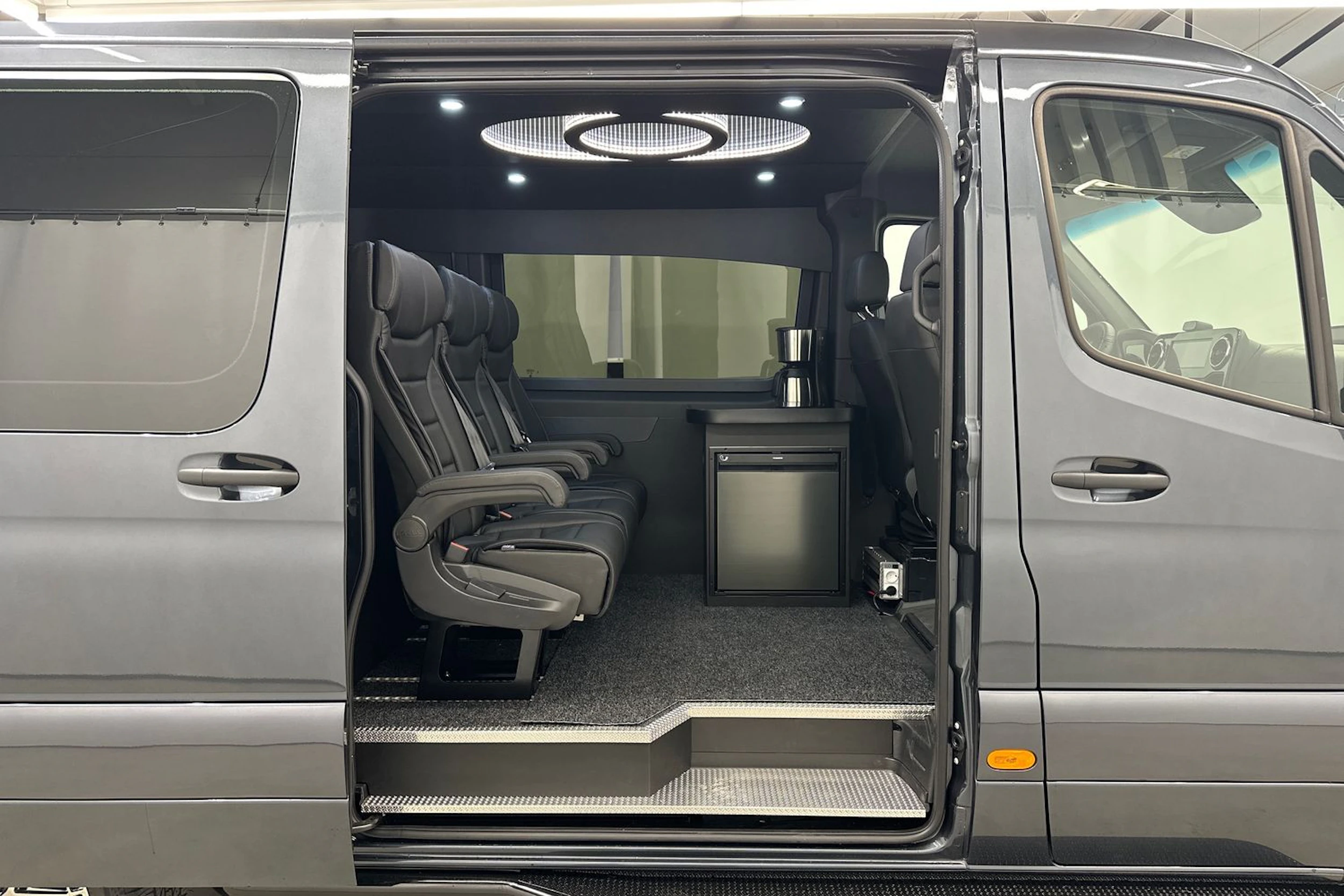 harmaa Mercedes-Benz Sprinter 2026 kuva 28.
