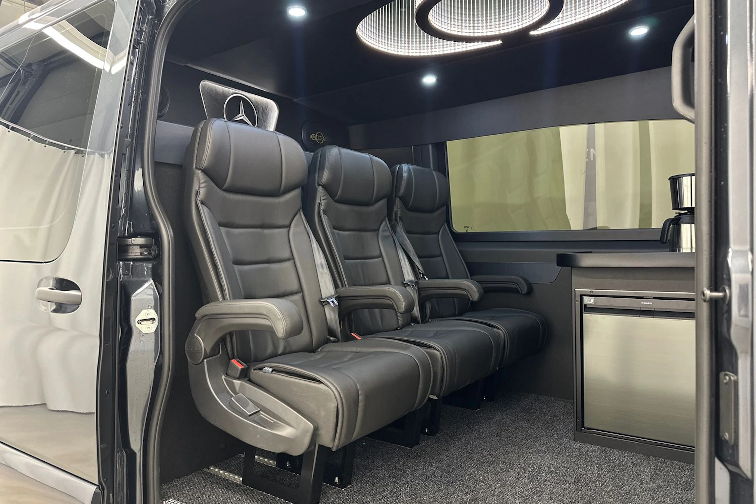 harmaa Mercedes-Benz Sprinter 2026 kuva 29.