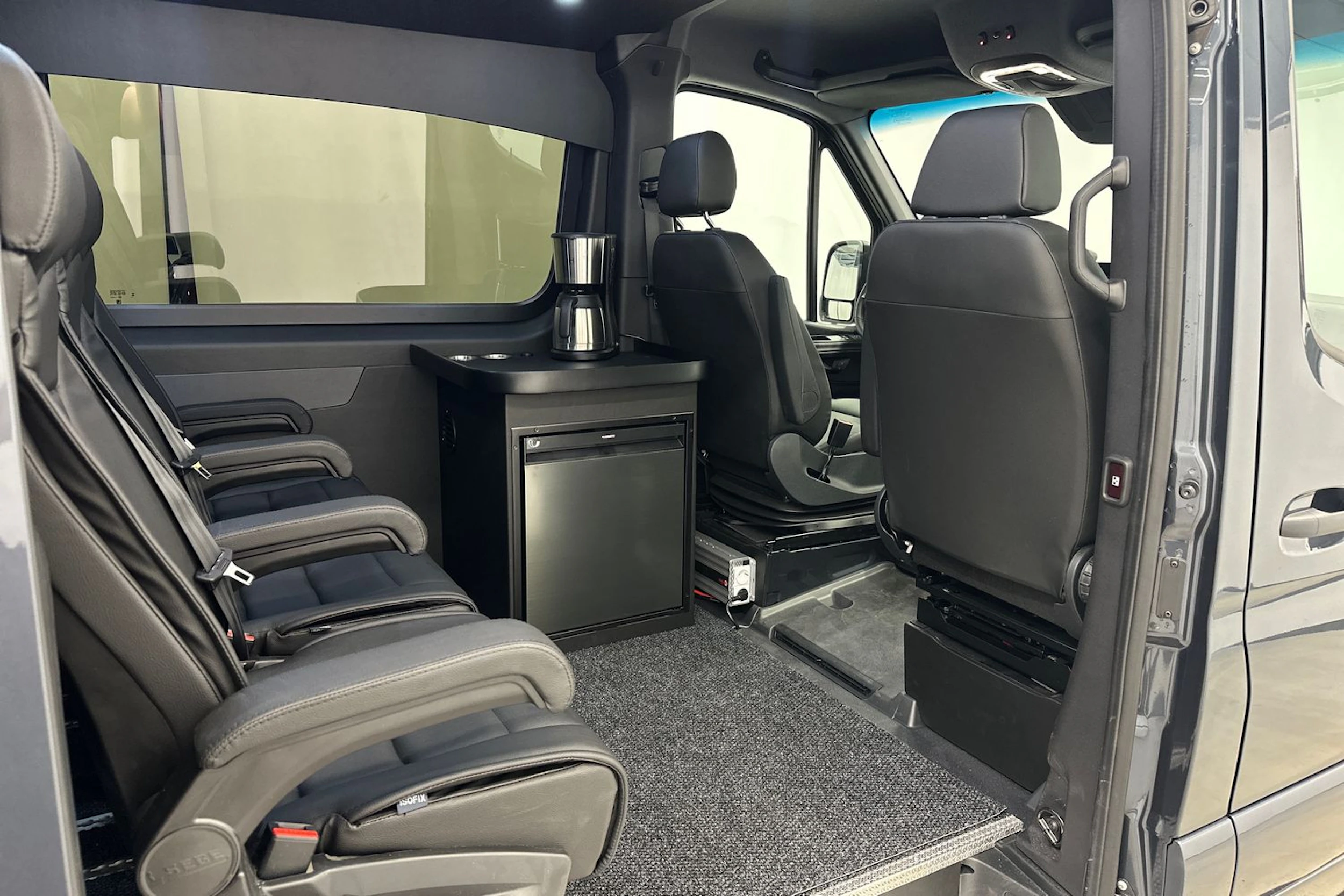 harmaa Mercedes-Benz Sprinter 2026 kuva 30.