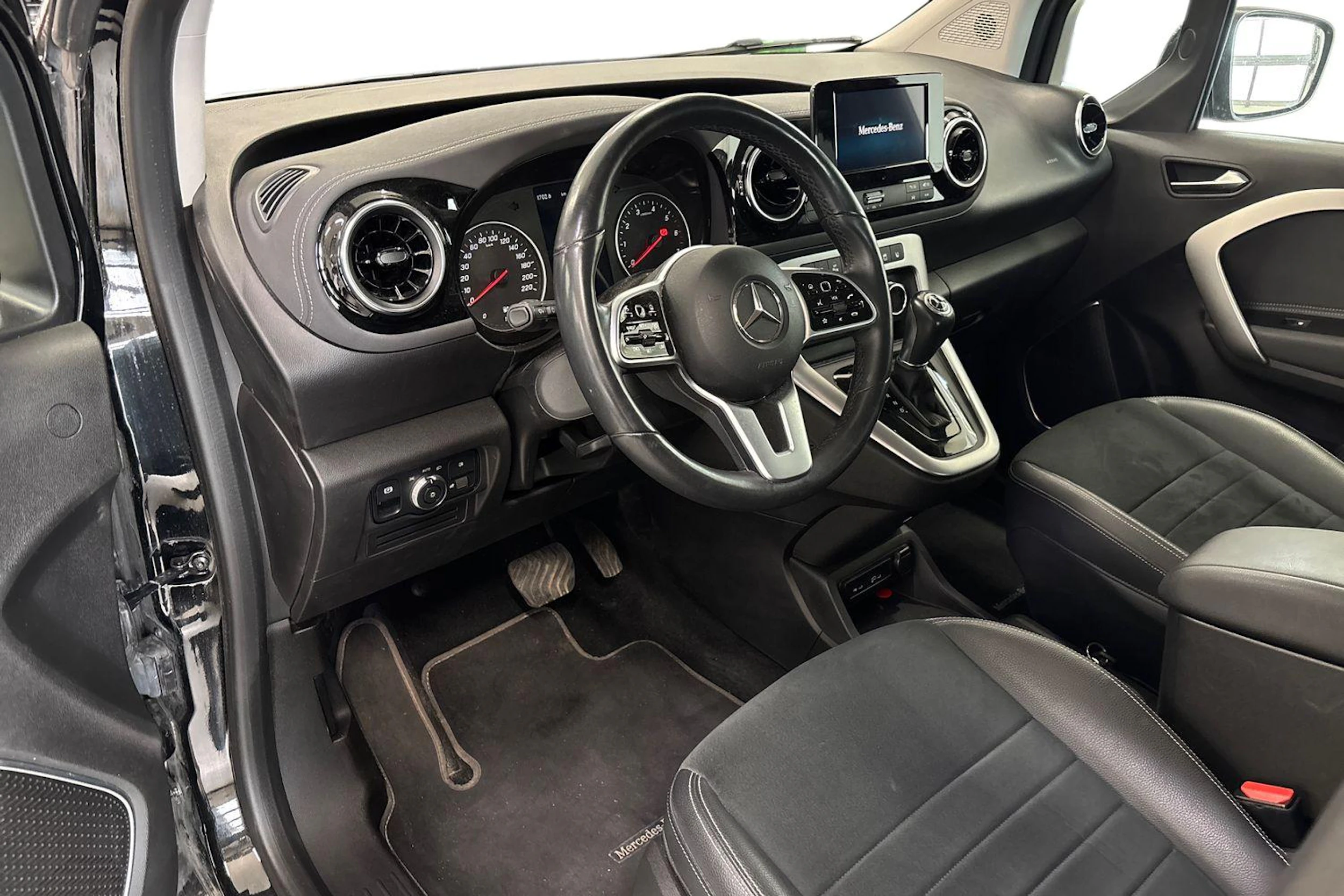 musta Mercedes-Benz T 2023 kuva 3.