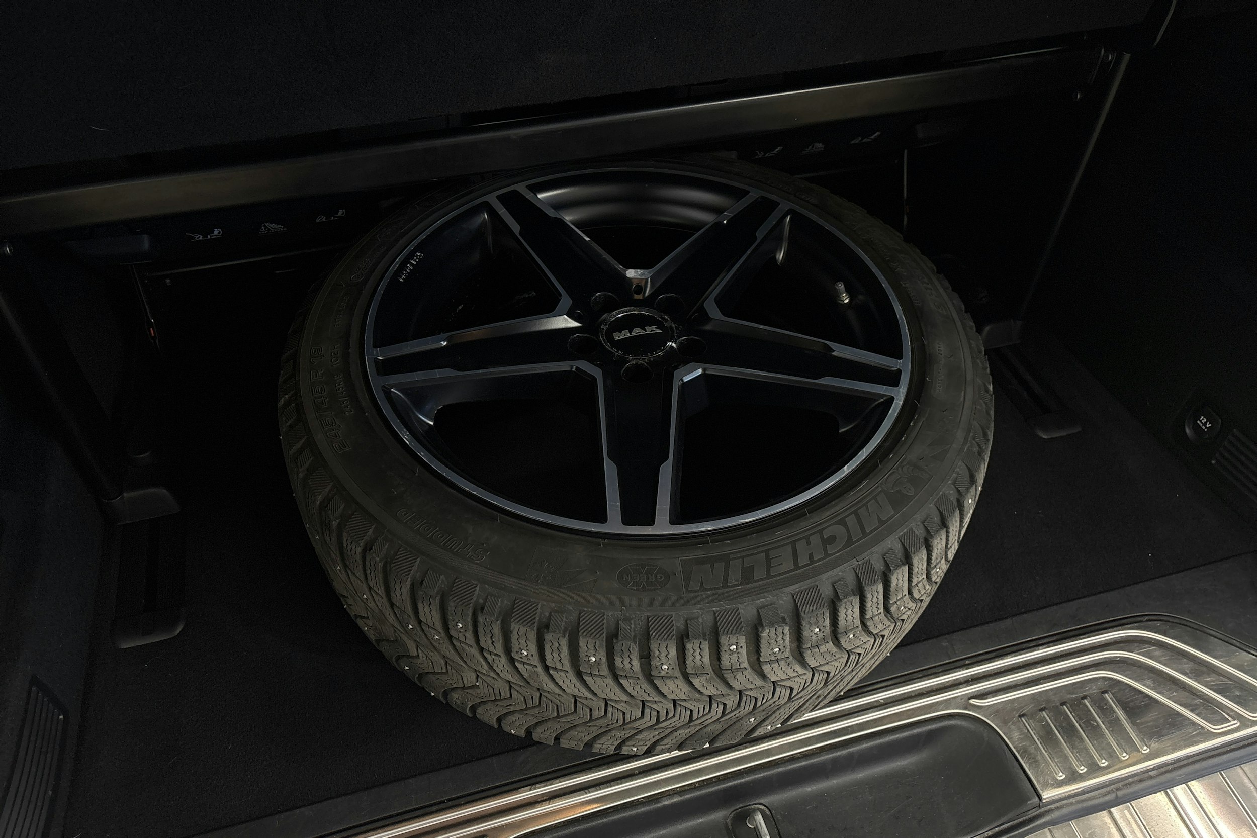 hopea Mercedes-Benz V 2014 kuva 13.