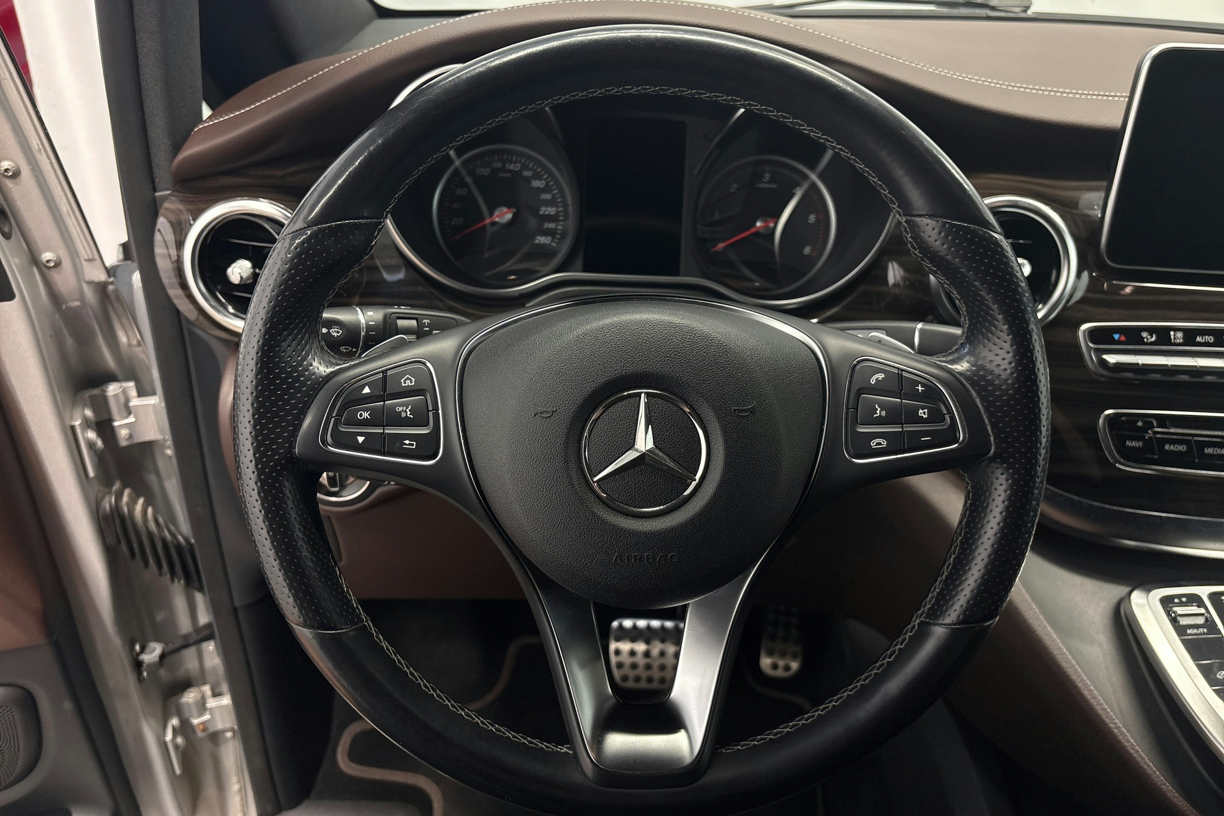 hopea Mercedes-Benz V 2014 kuva 24.
