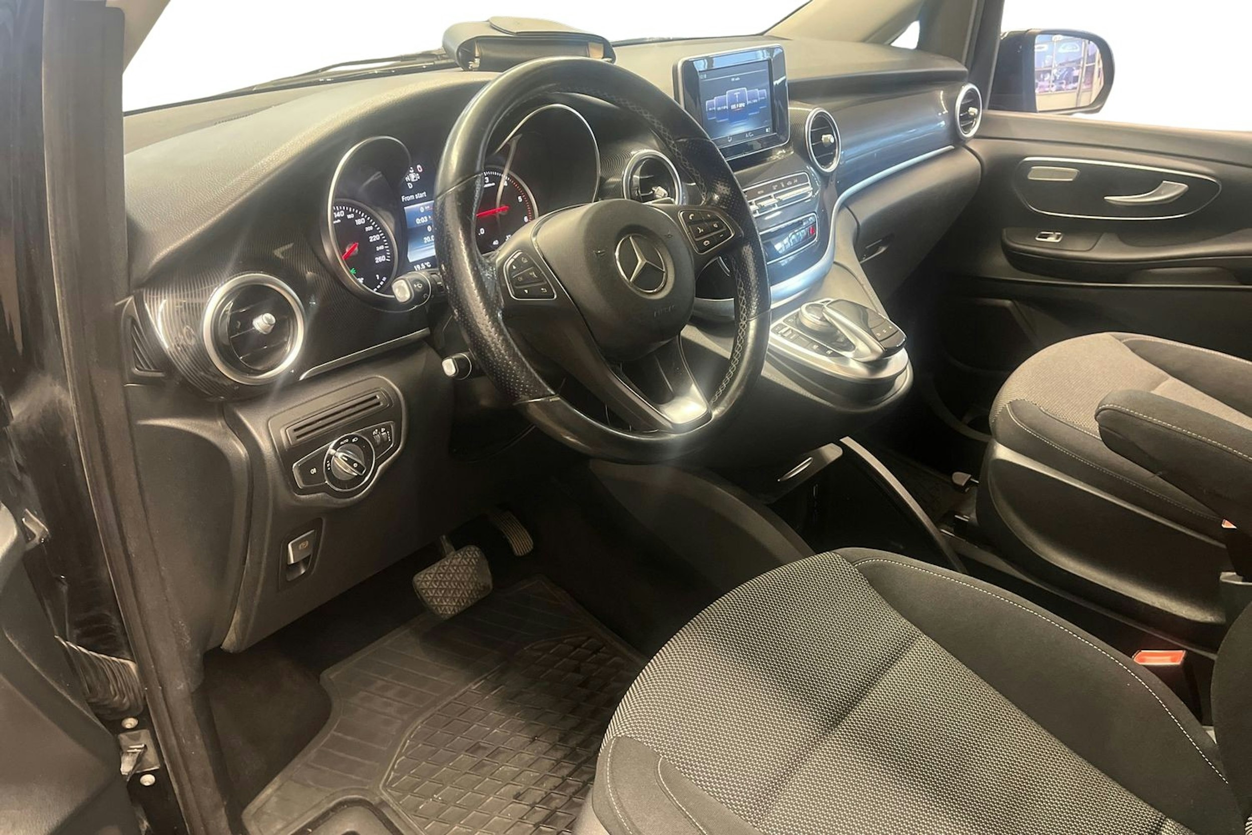musta Mercedes-Benz V 2014 kuva 7.