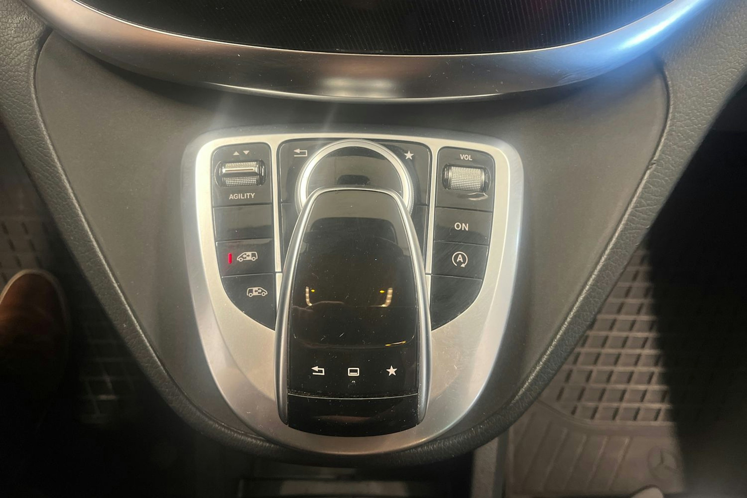 musta Mercedes-Benz V 2014 kuva 16.