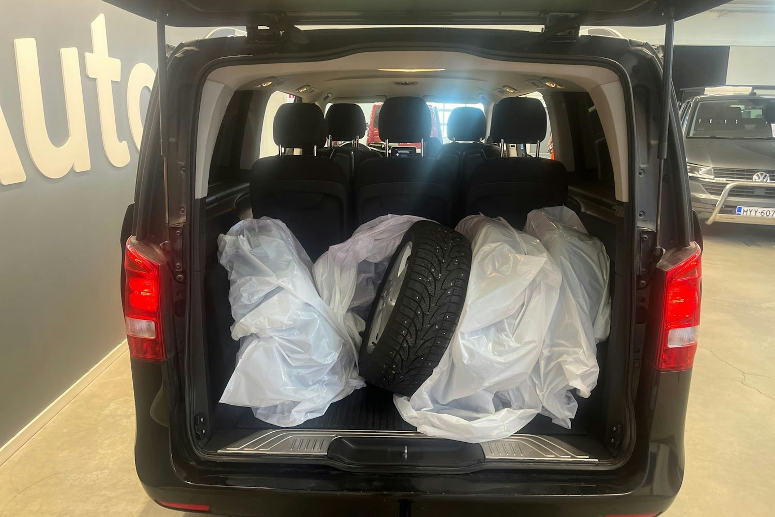 musta Mercedes-Benz V 2014 kuva 24.