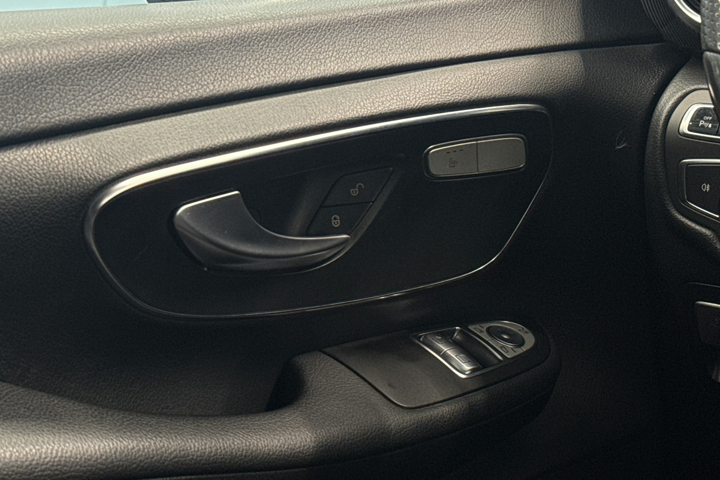 musta Mercedes-Benz V 2014 kuva 15.