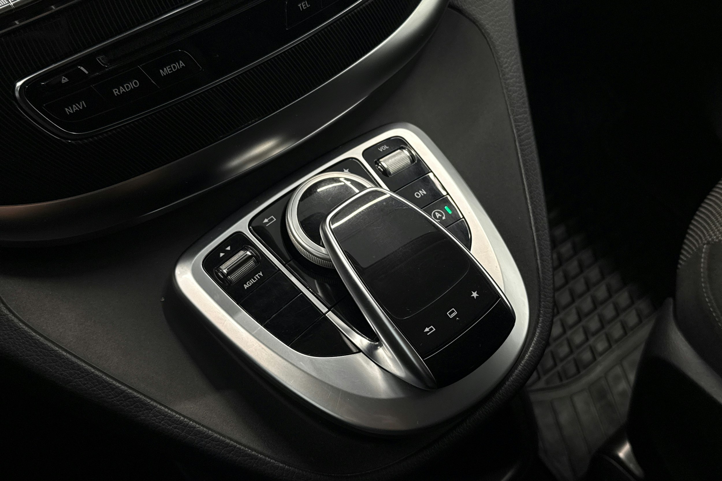 musta Mercedes-Benz V 2014 kuva 24.