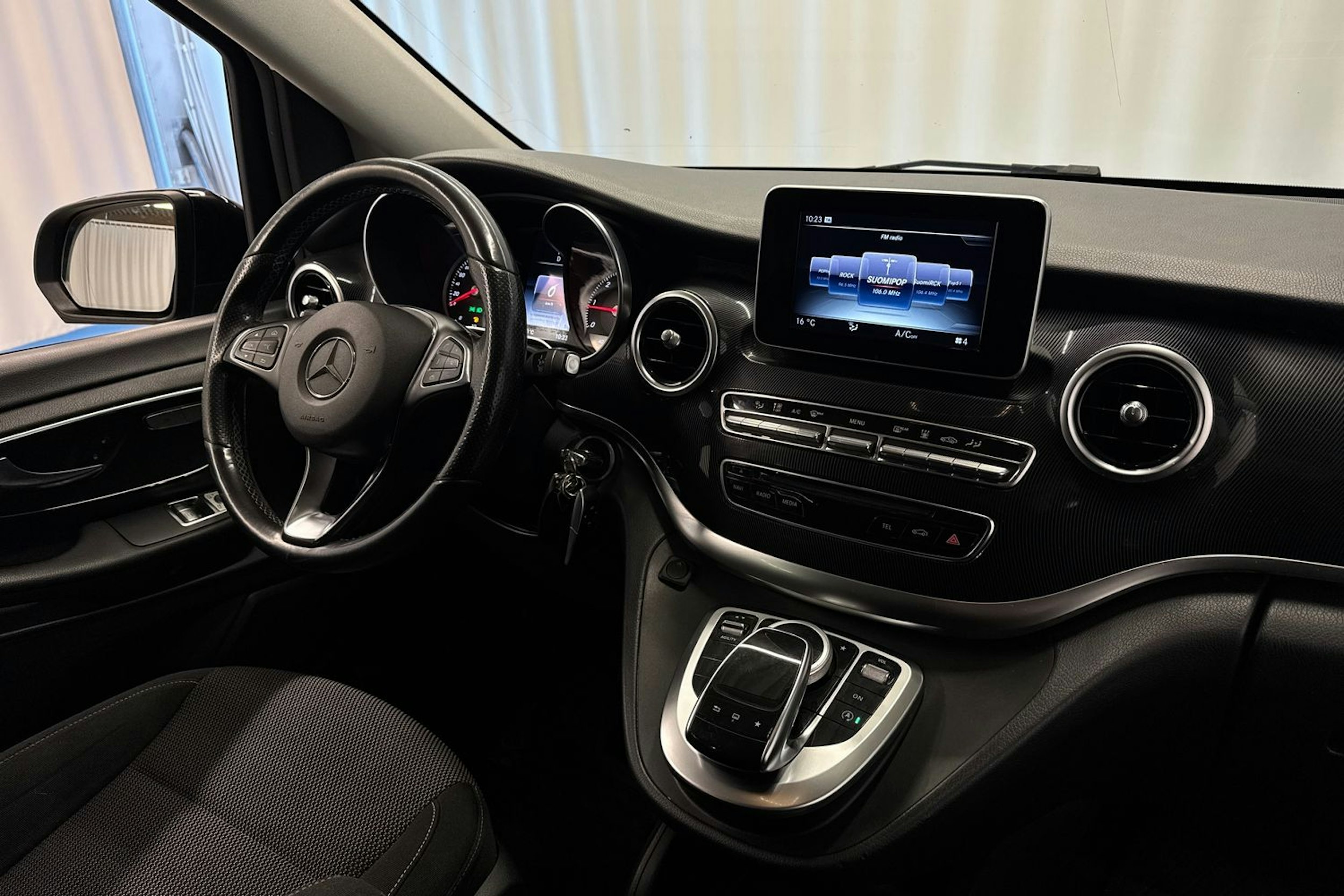 musta Mercedes-Benz V 2015 kuva 15.