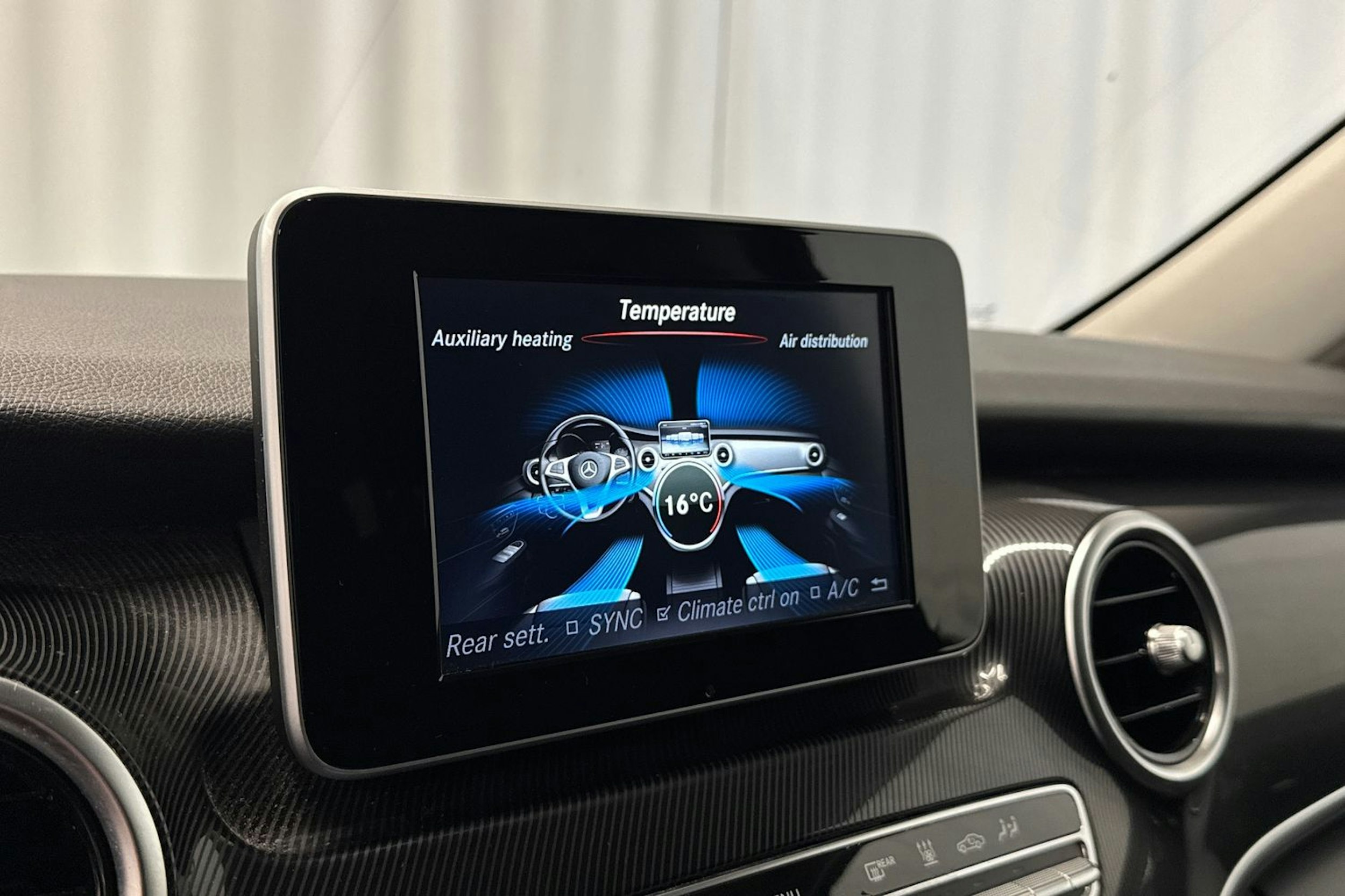 musta Mercedes-Benz V 2015 kuva 20.