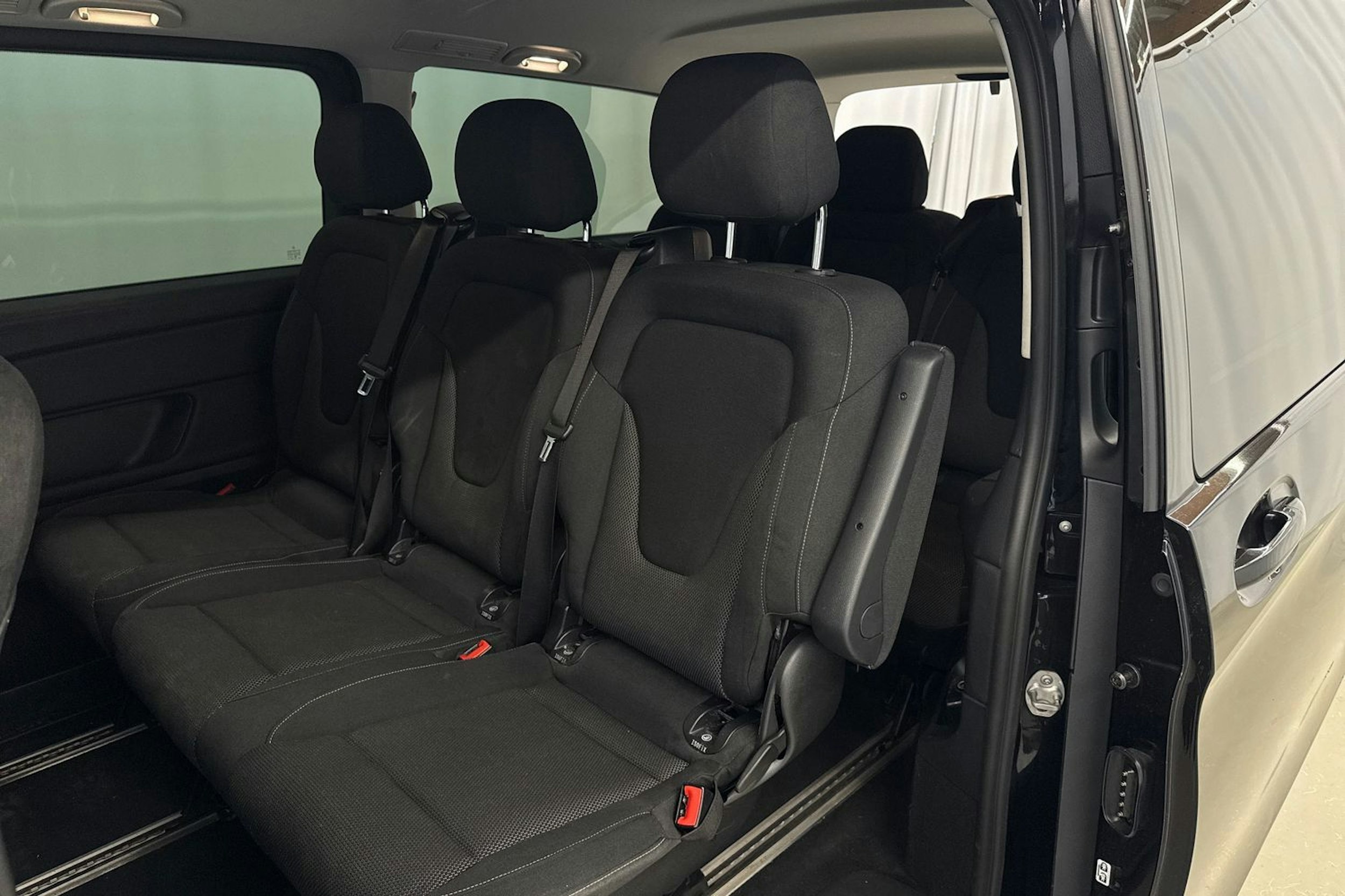 musta Mercedes-Benz V 2015 kuva 25.