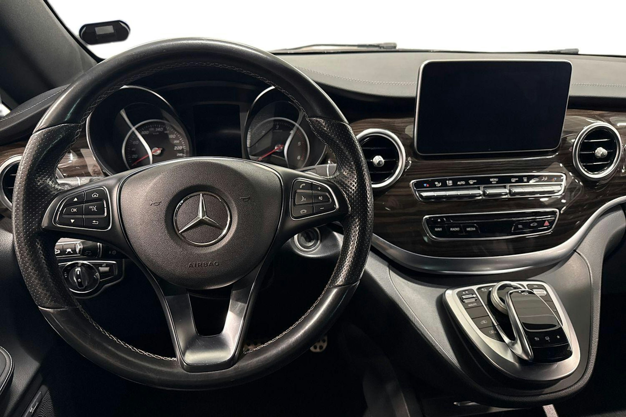 Valkoinen Mercedes-Benz V 2015 kuva 9.