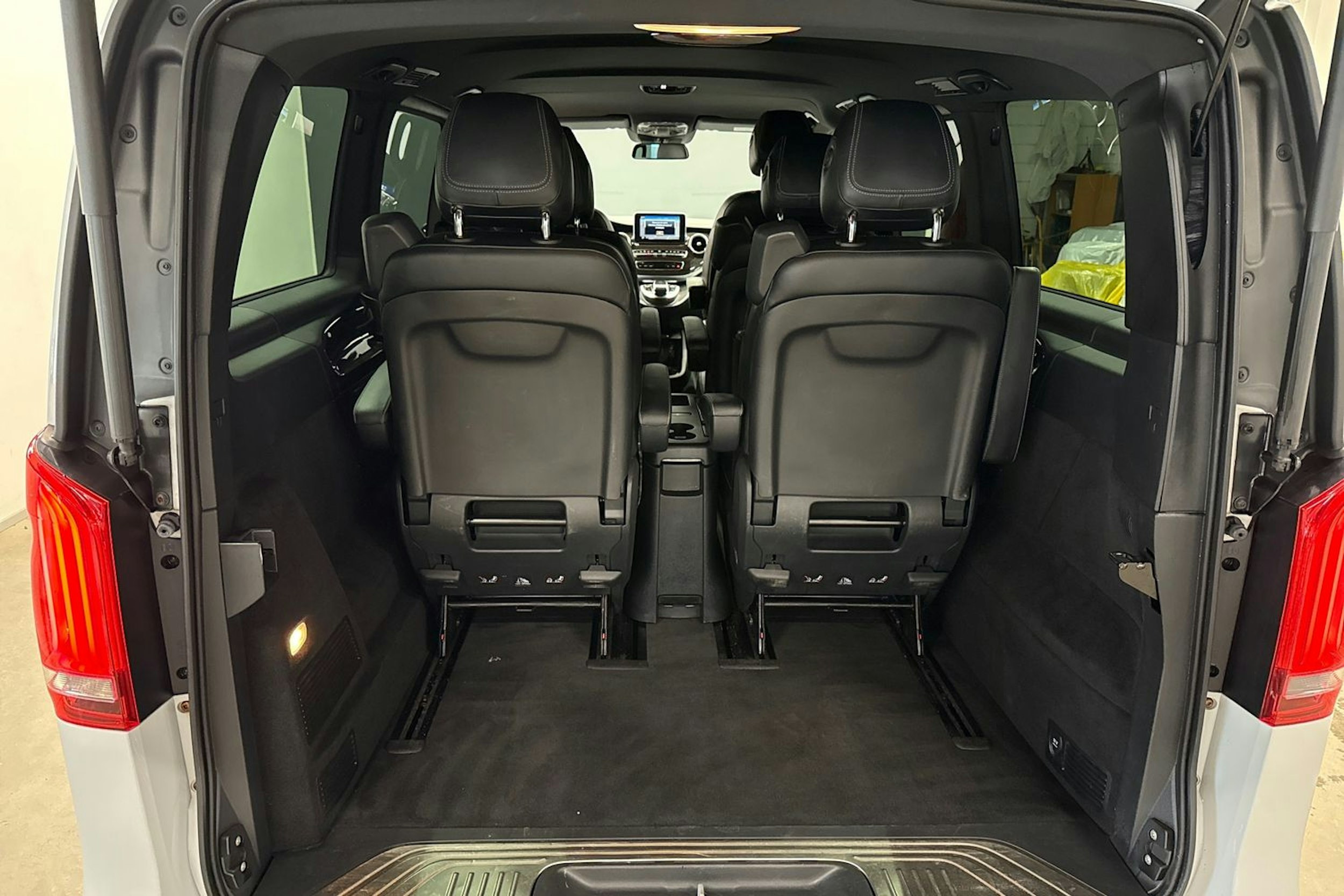 Valkoinen Mercedes-Benz V 2015 kuva 17.