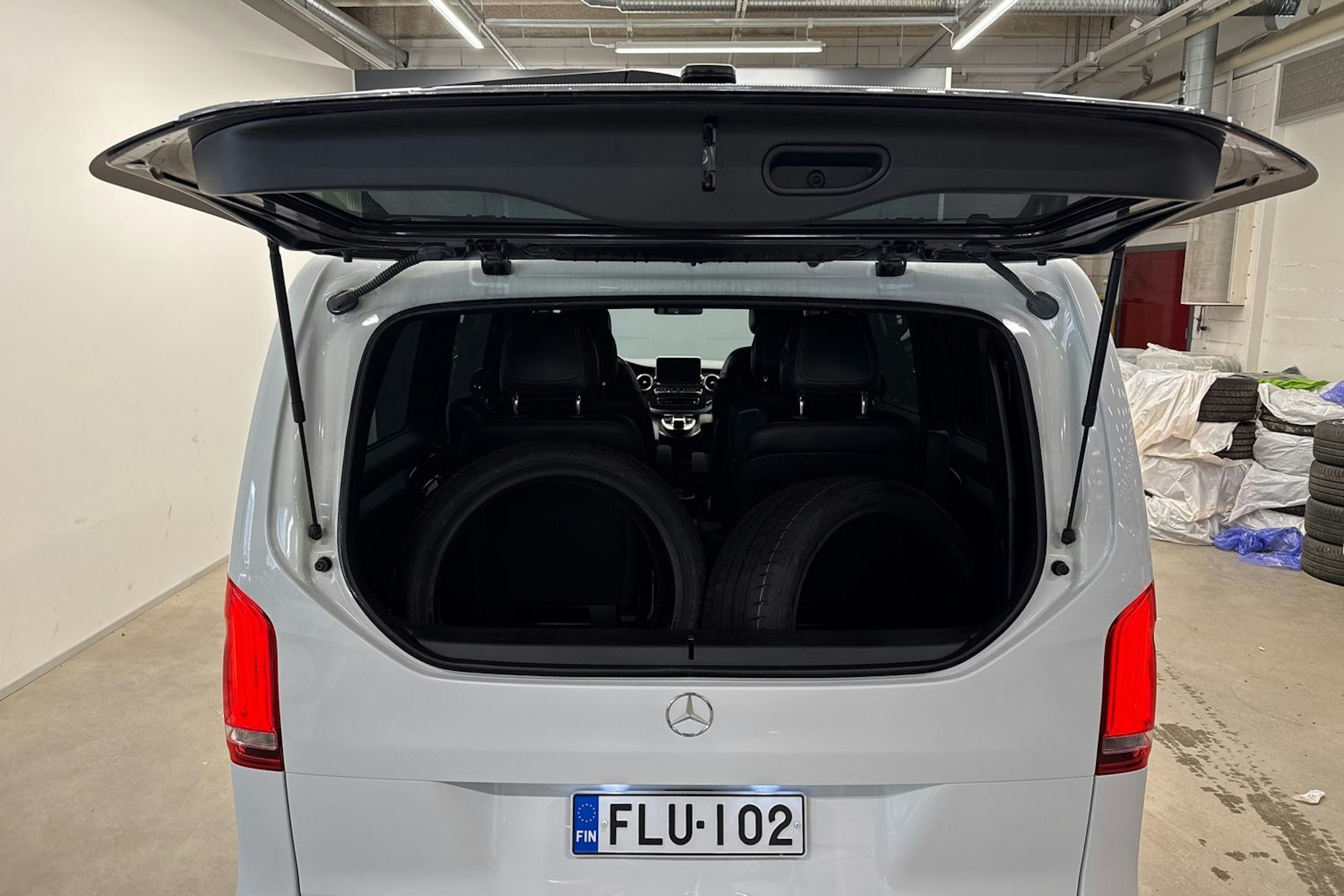 Valkoinen Mercedes-Benz V 2015 kuva 19.