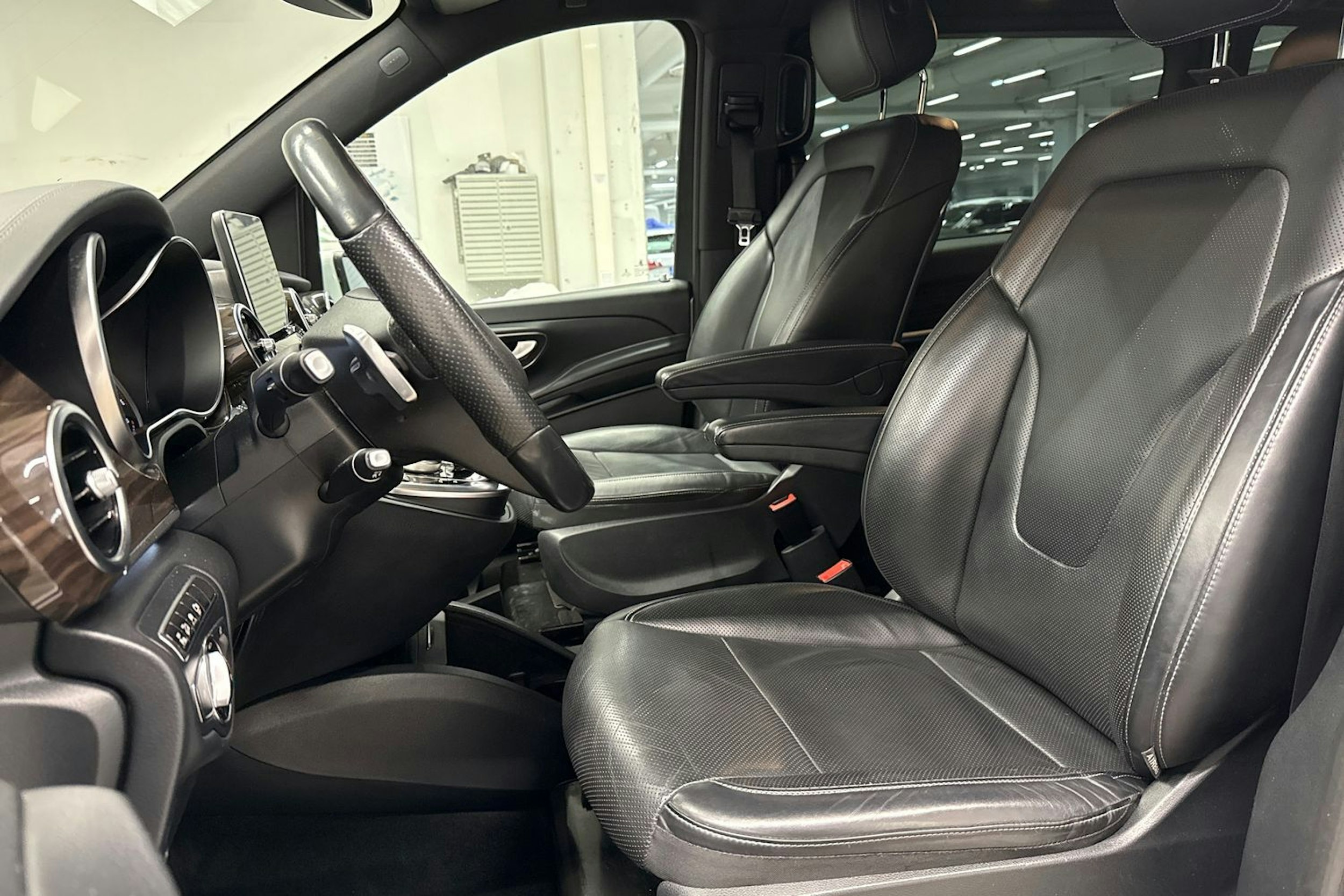 Valkoinen Mercedes-Benz V 2015 kuva 20.