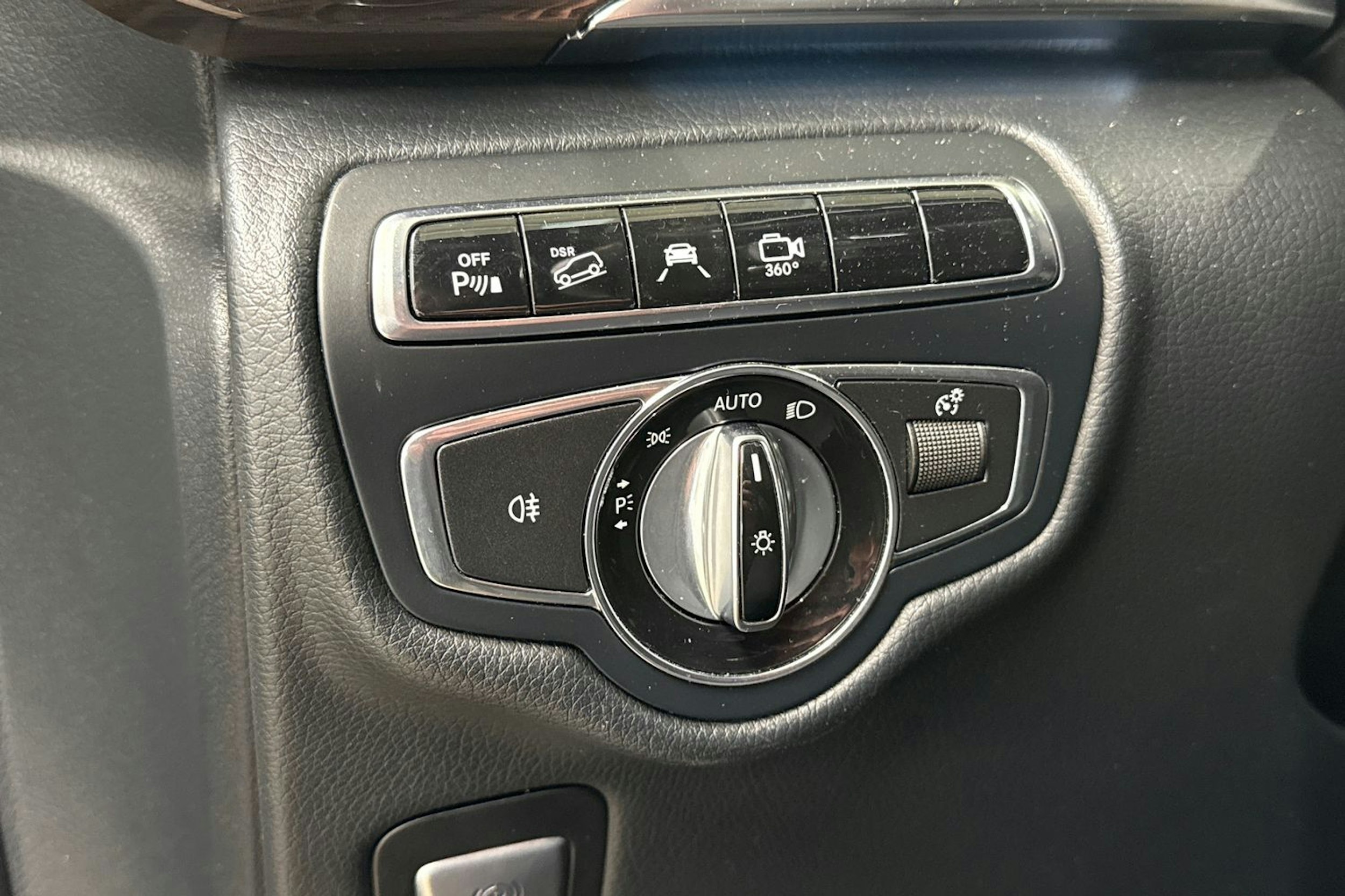 Valkoinen Mercedes-Benz V 2015 kuva 22.