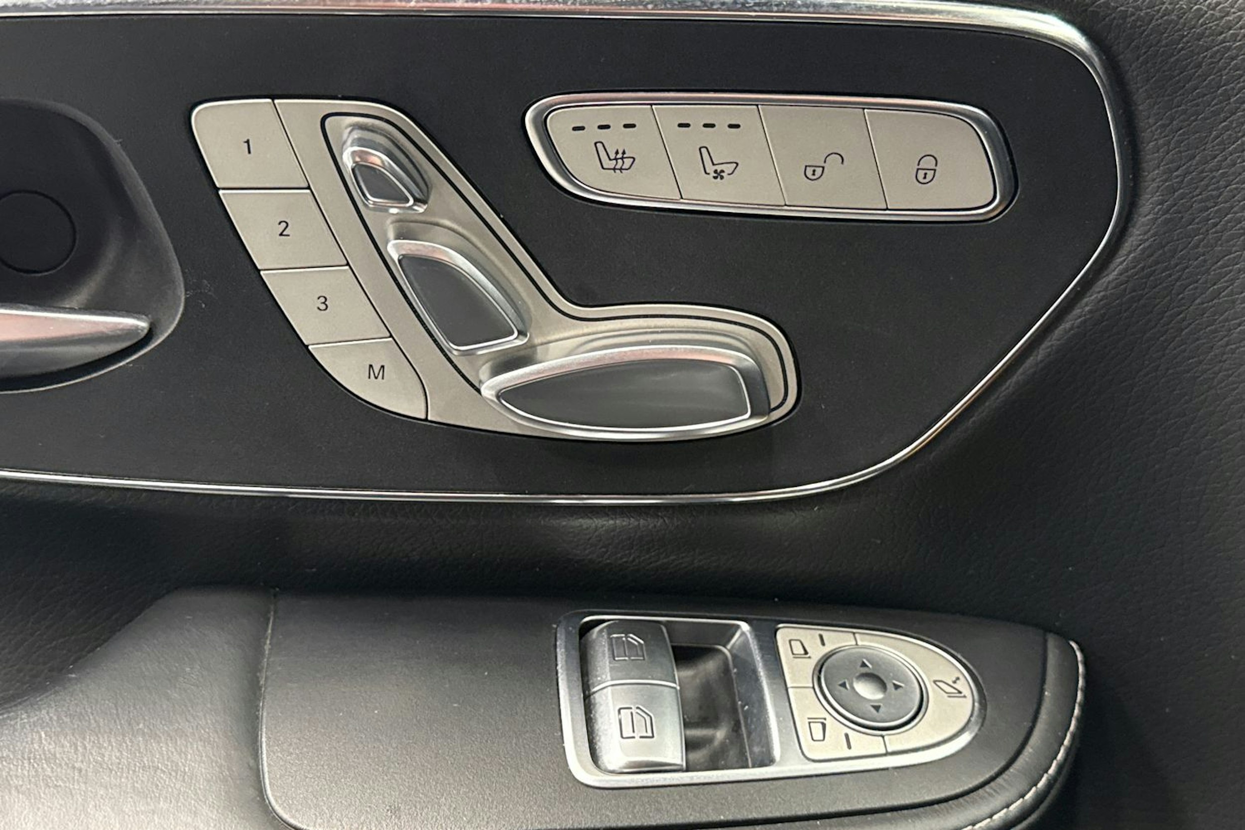 Valkoinen Mercedes-Benz V 2015 kuva 23.