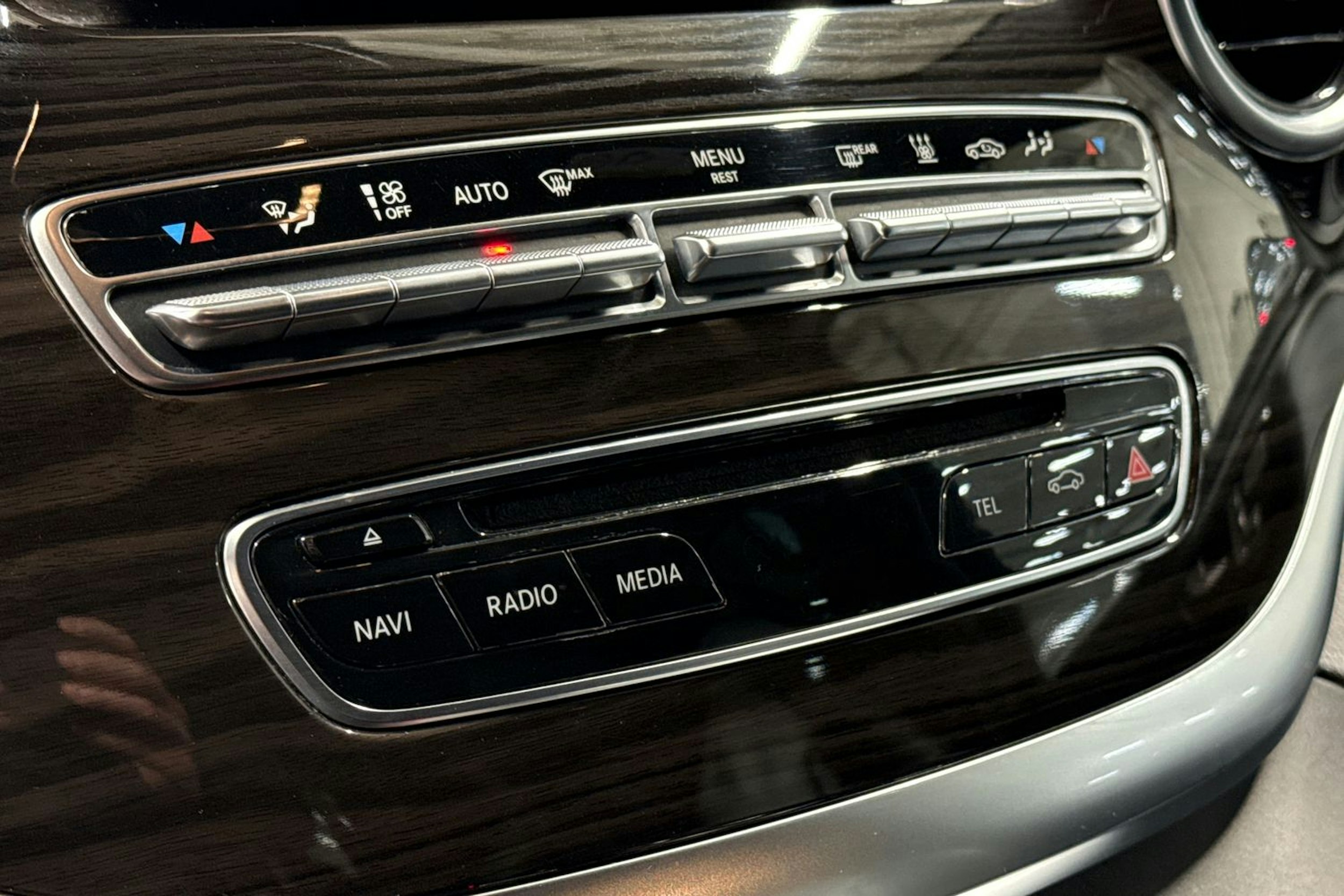 Valkoinen Mercedes-Benz V 2015 kuva 25.