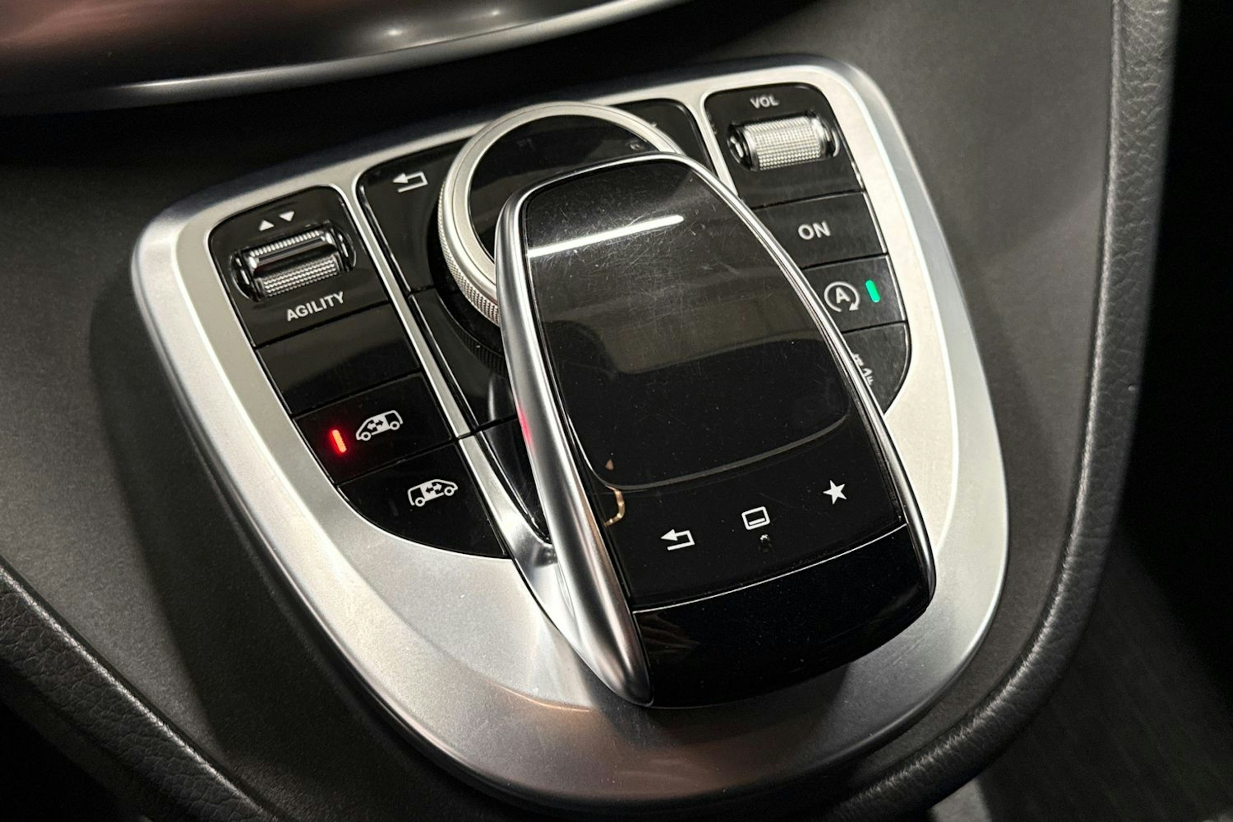 Valkoinen Mercedes-Benz V 2015 kuva 26.