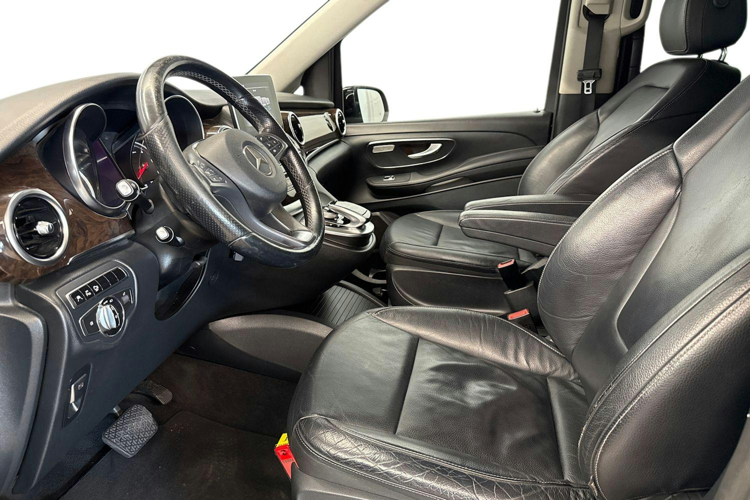 musta Mercedes-Benz V 2015 kuva 7.