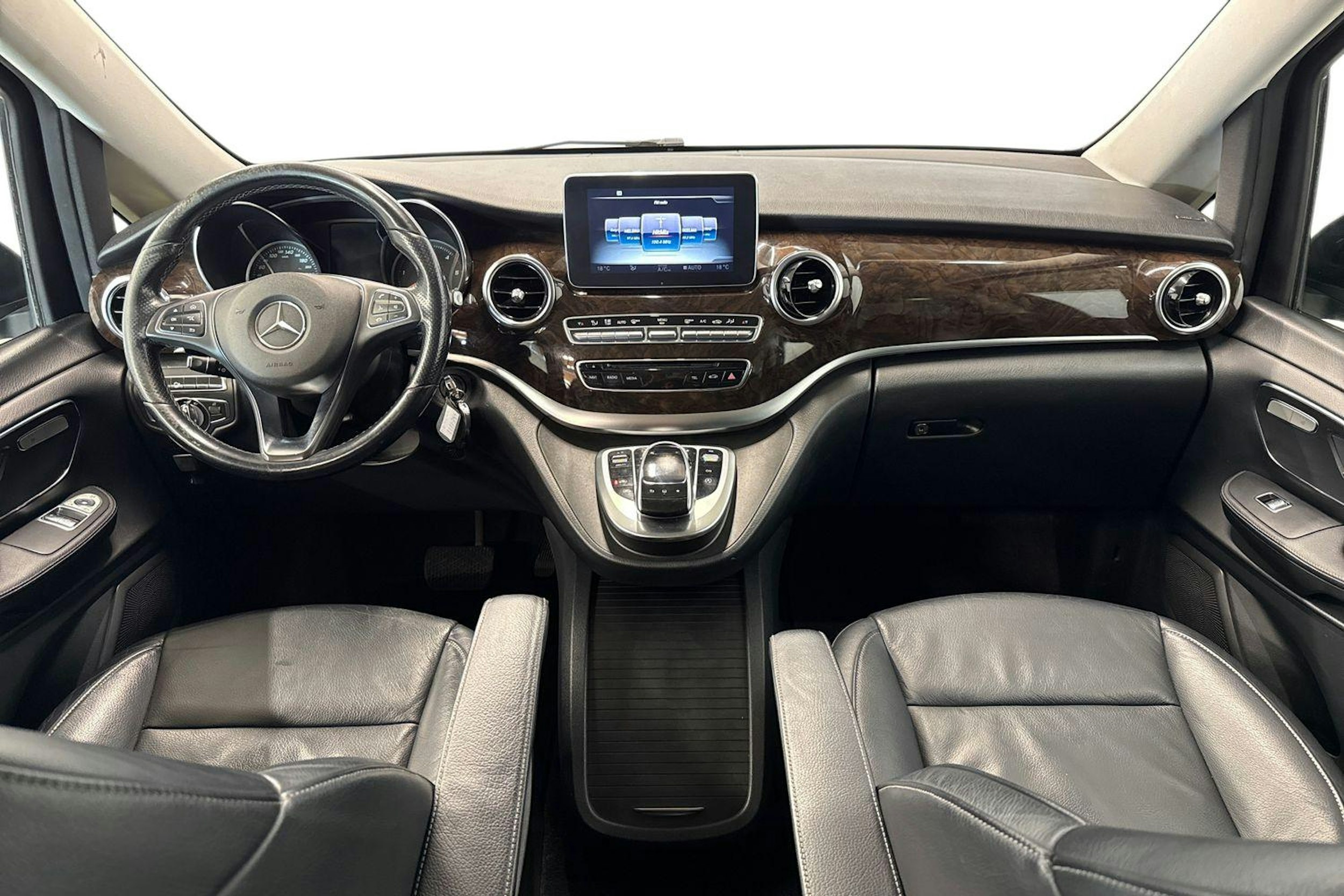 musta Mercedes-Benz V 2015 kuva 9.