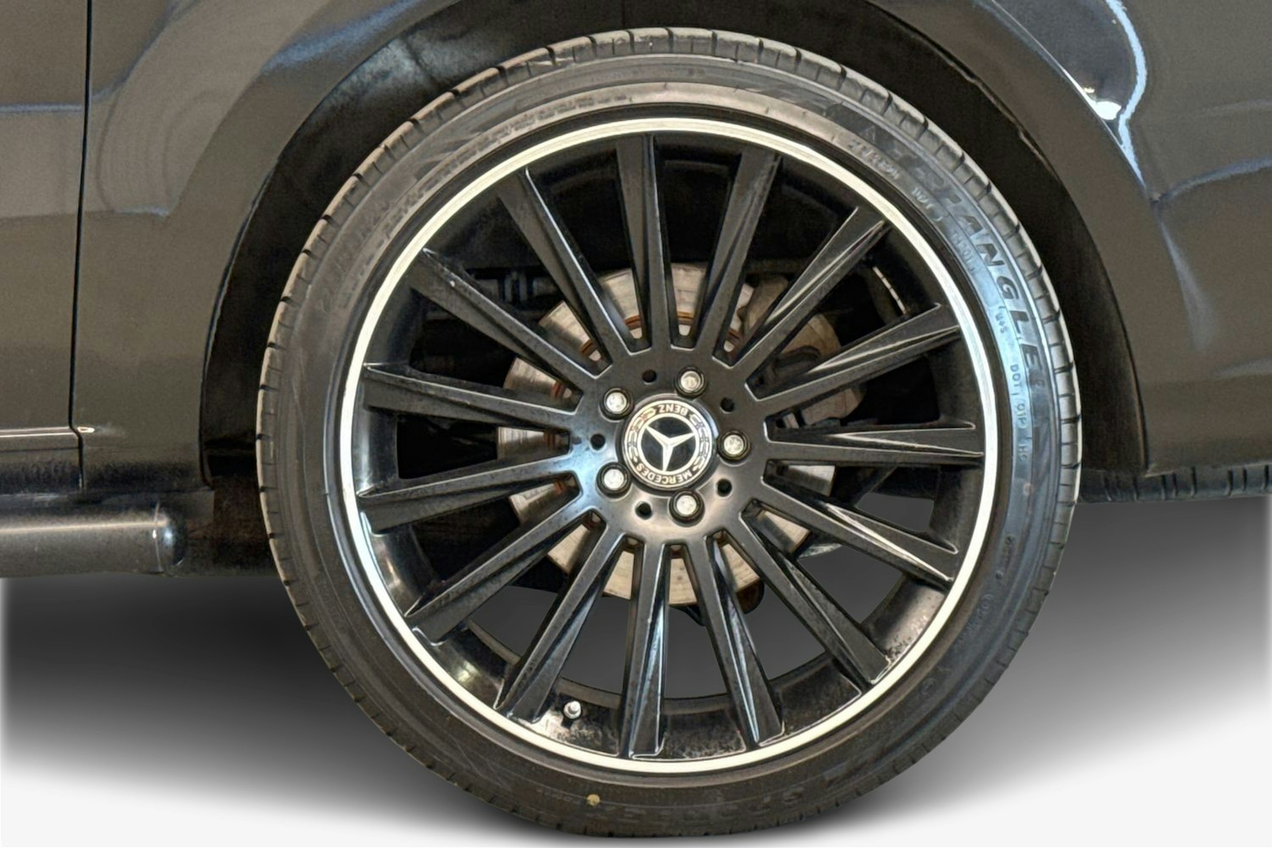 musta Mercedes-Benz V 2015 kuva 11.
