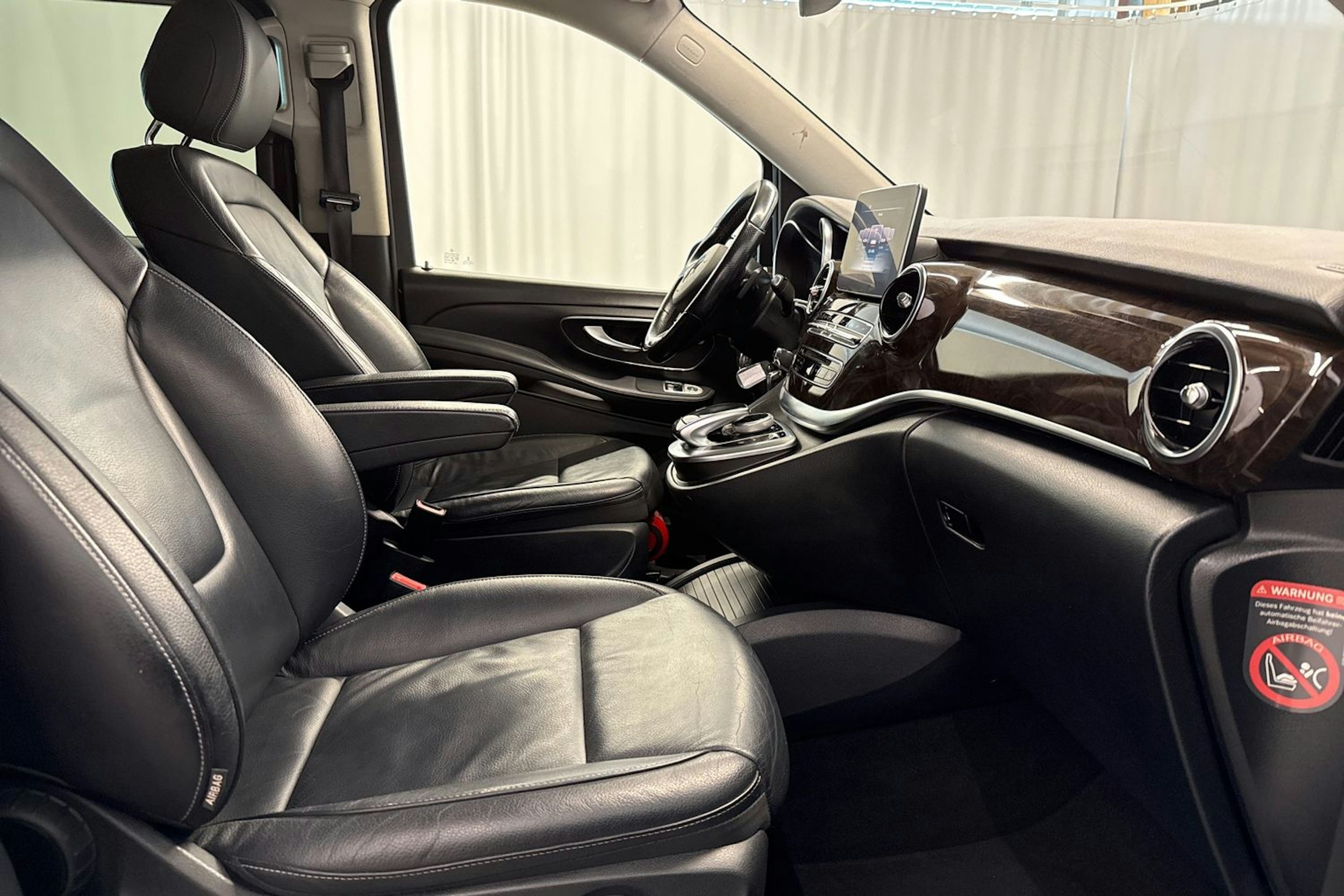 musta Mercedes-Benz V 2015 kuva 14.