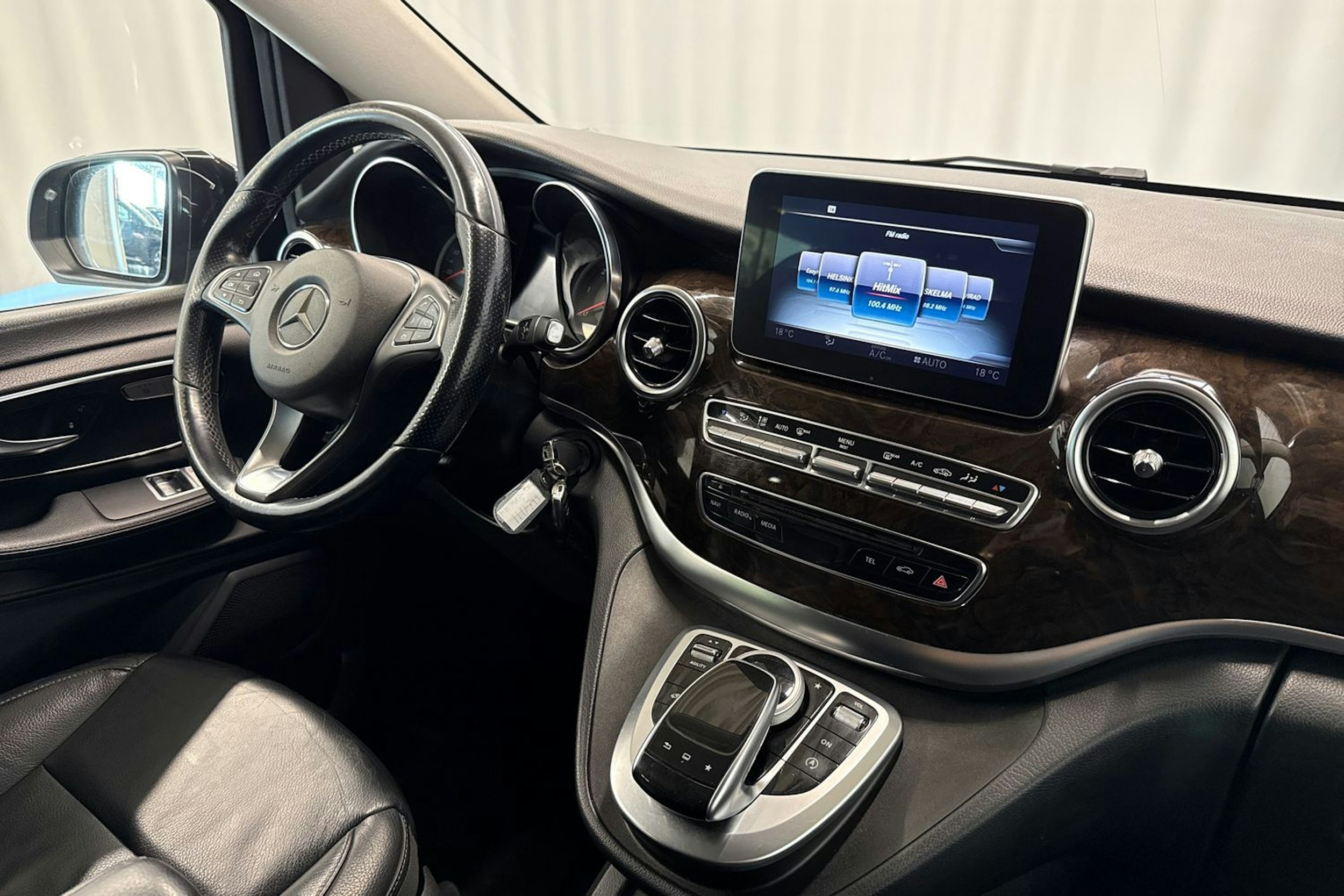musta Mercedes-Benz V 2015 kuva 15.