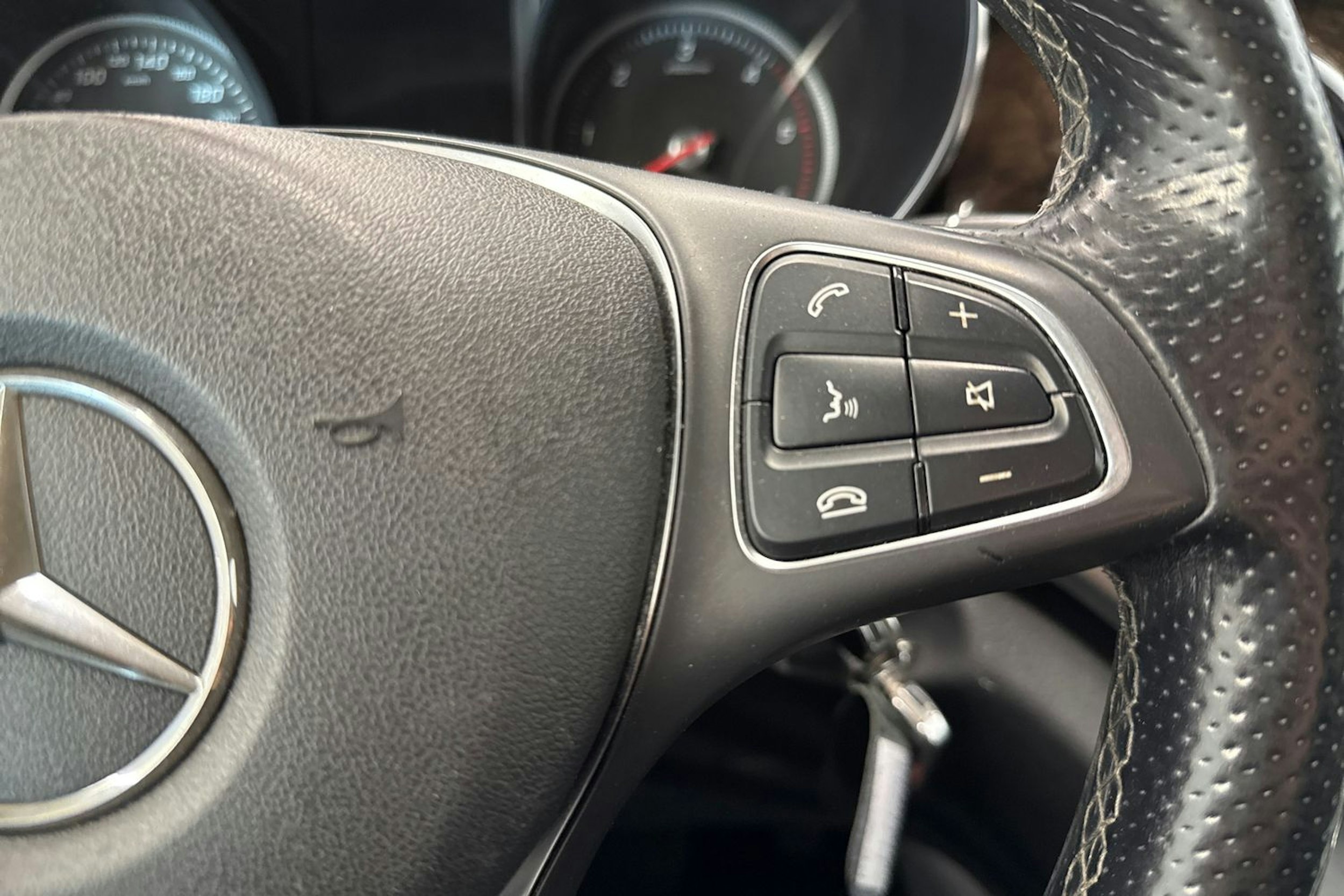 musta Mercedes-Benz V 2015 kuva 18.
