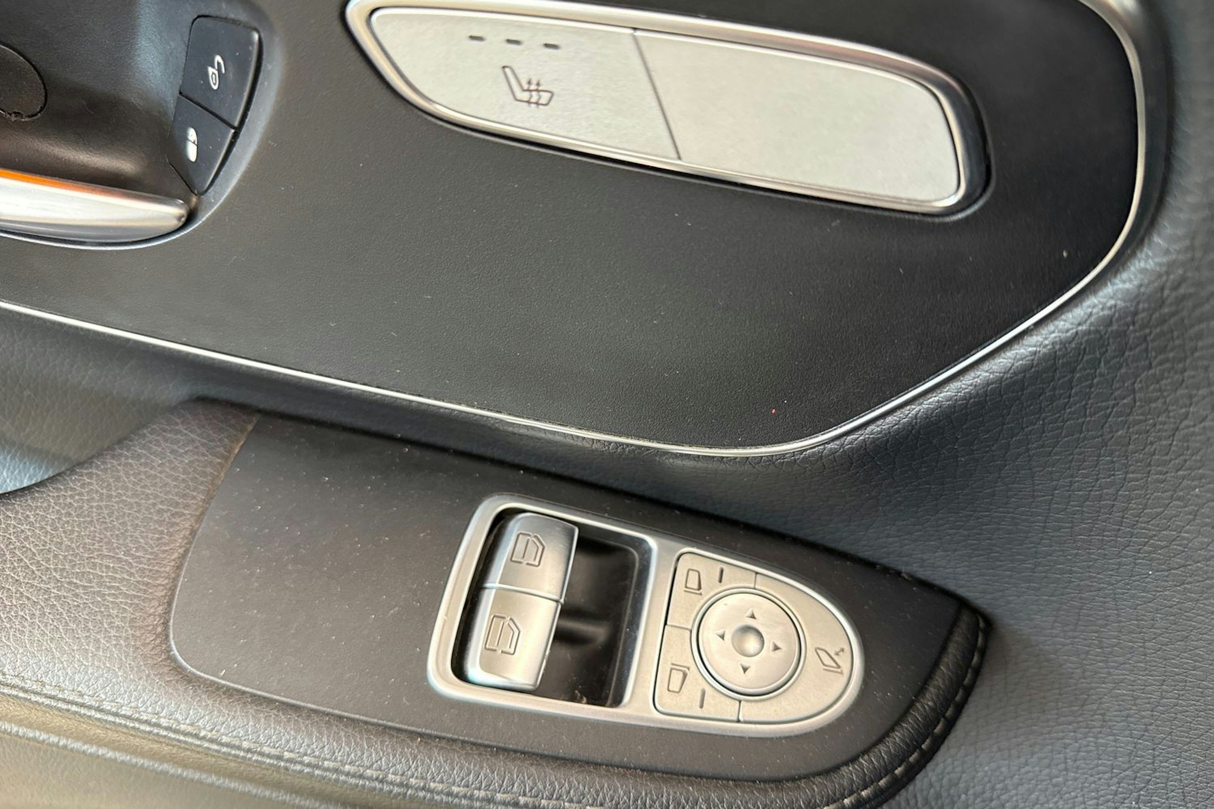 musta Mercedes-Benz V 2015 kuva 21.