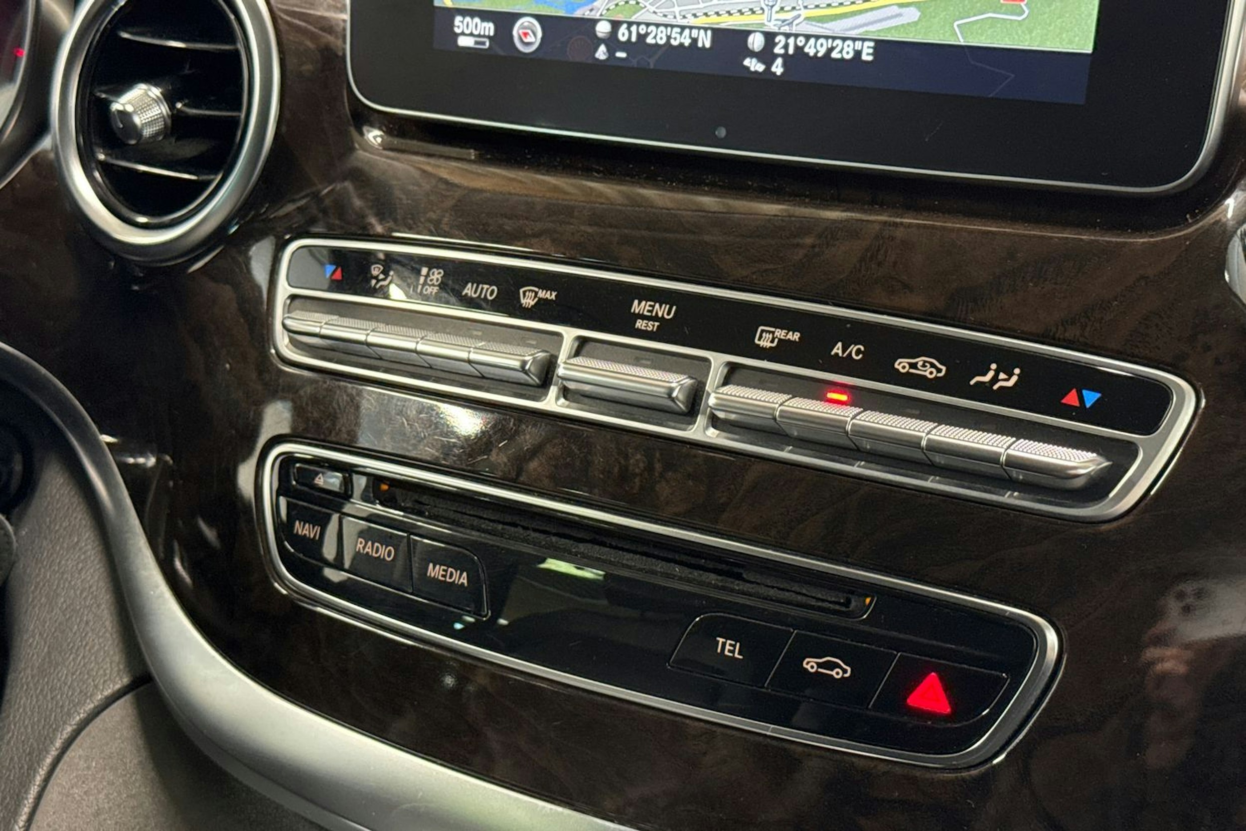 musta Mercedes-Benz V 2015 kuva 26.