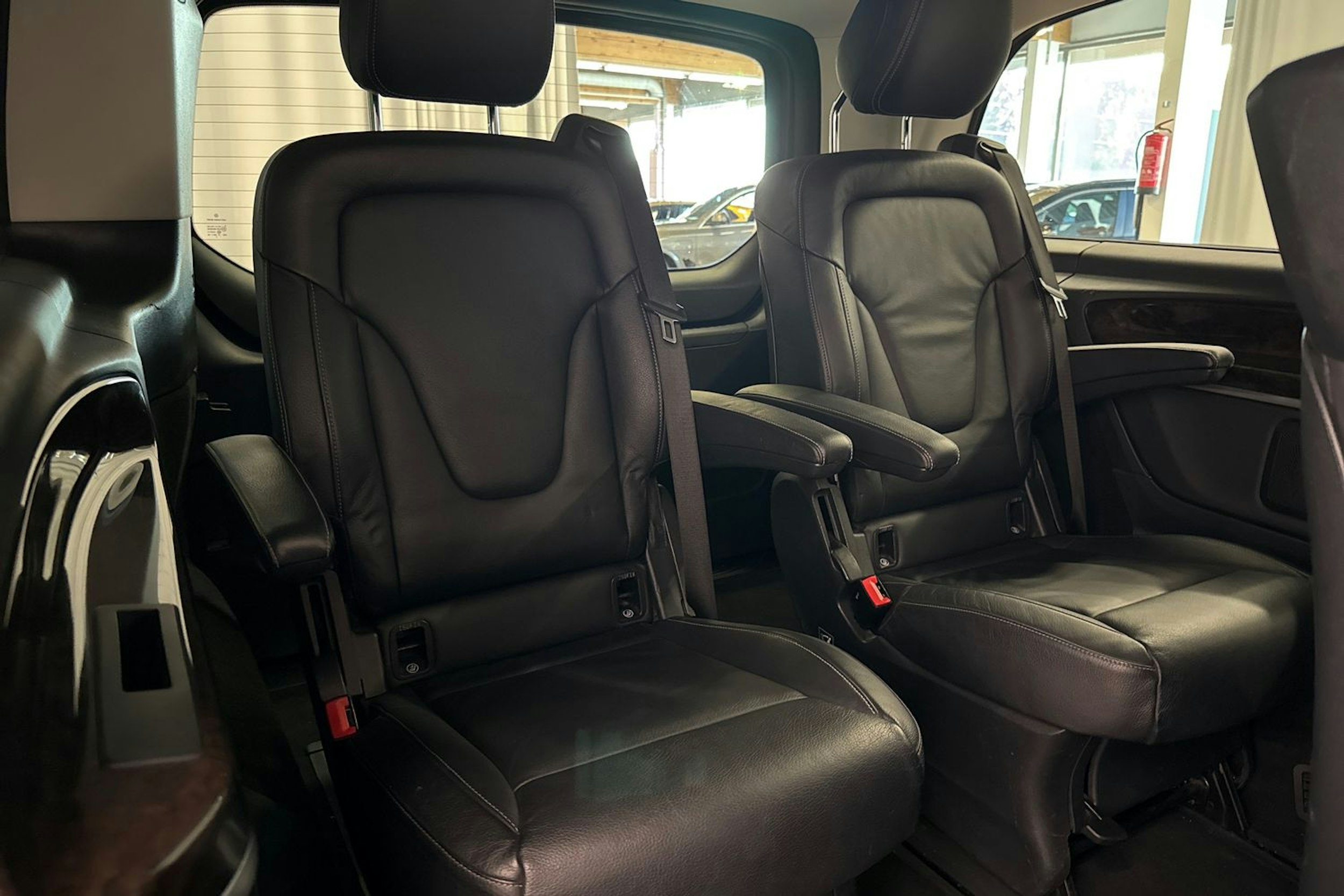 musta Mercedes-Benz V 2015 kuva 29.