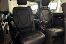 musta Mercedes-Benz V 2015 kuva 29.