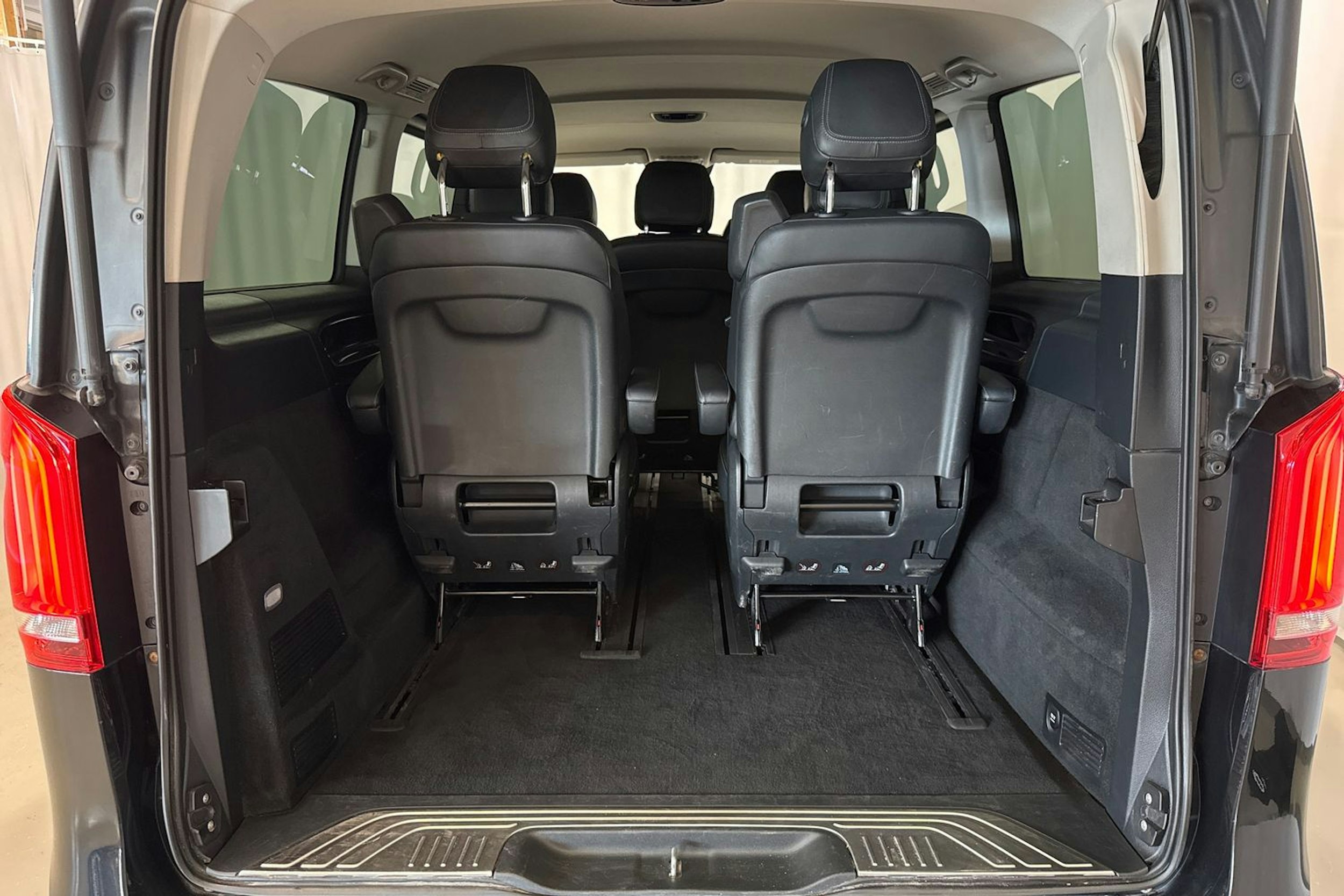 musta Mercedes-Benz V 2015 kuva 31.