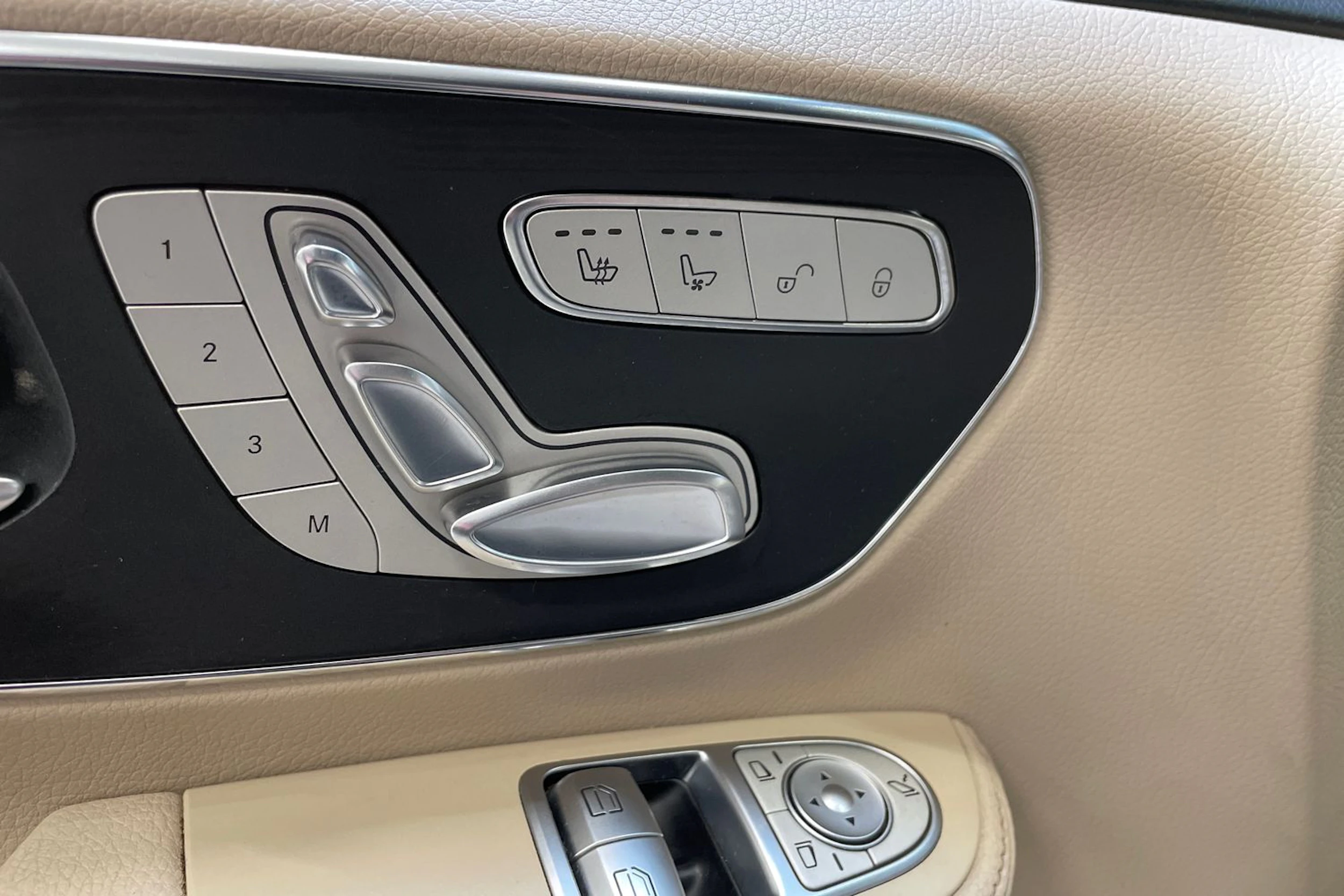 ruskea (beige) Mercedes-Benz V 2015 kuva 14.