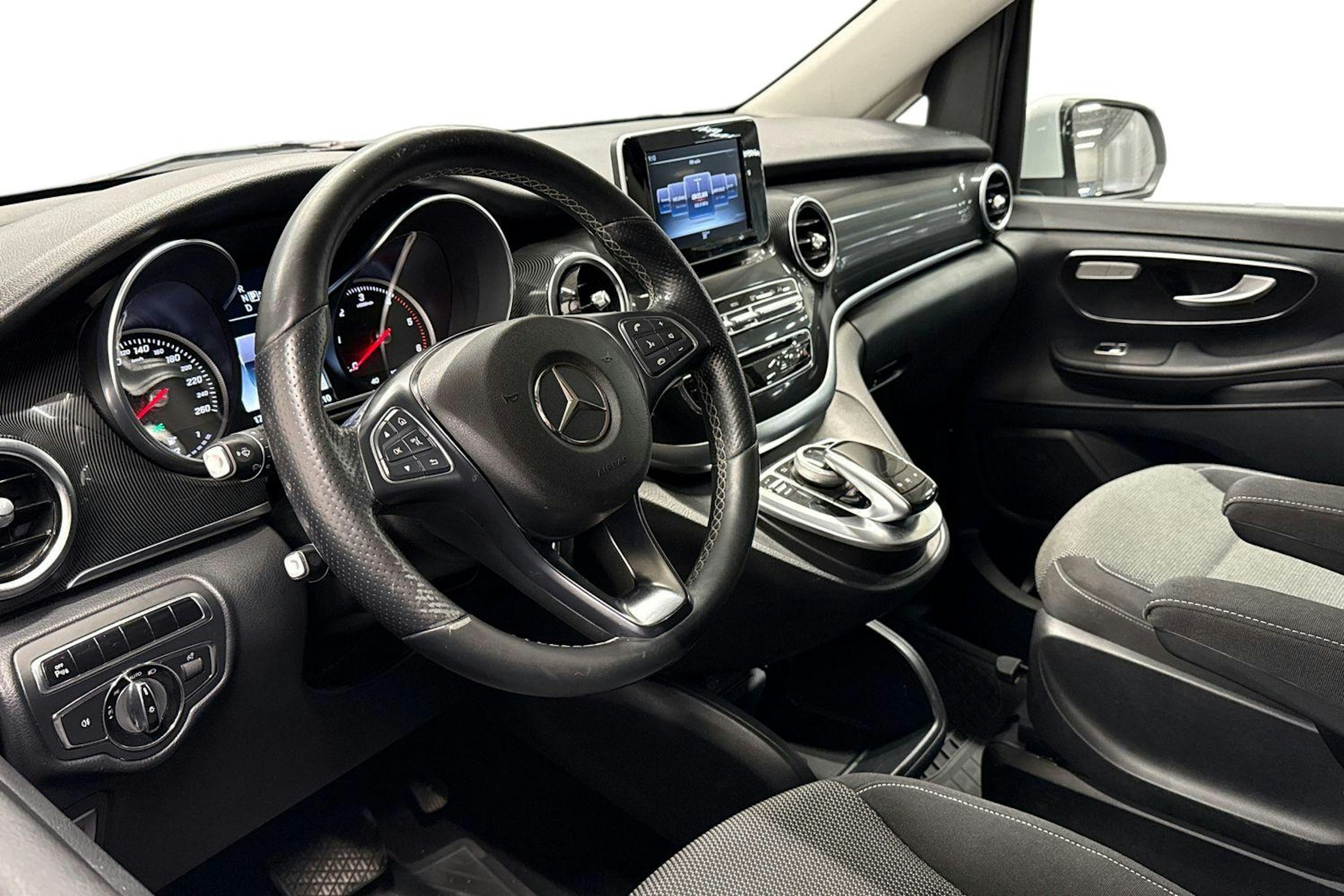 Valkoinen Mercedes-Benz V 2015 kuva 8.