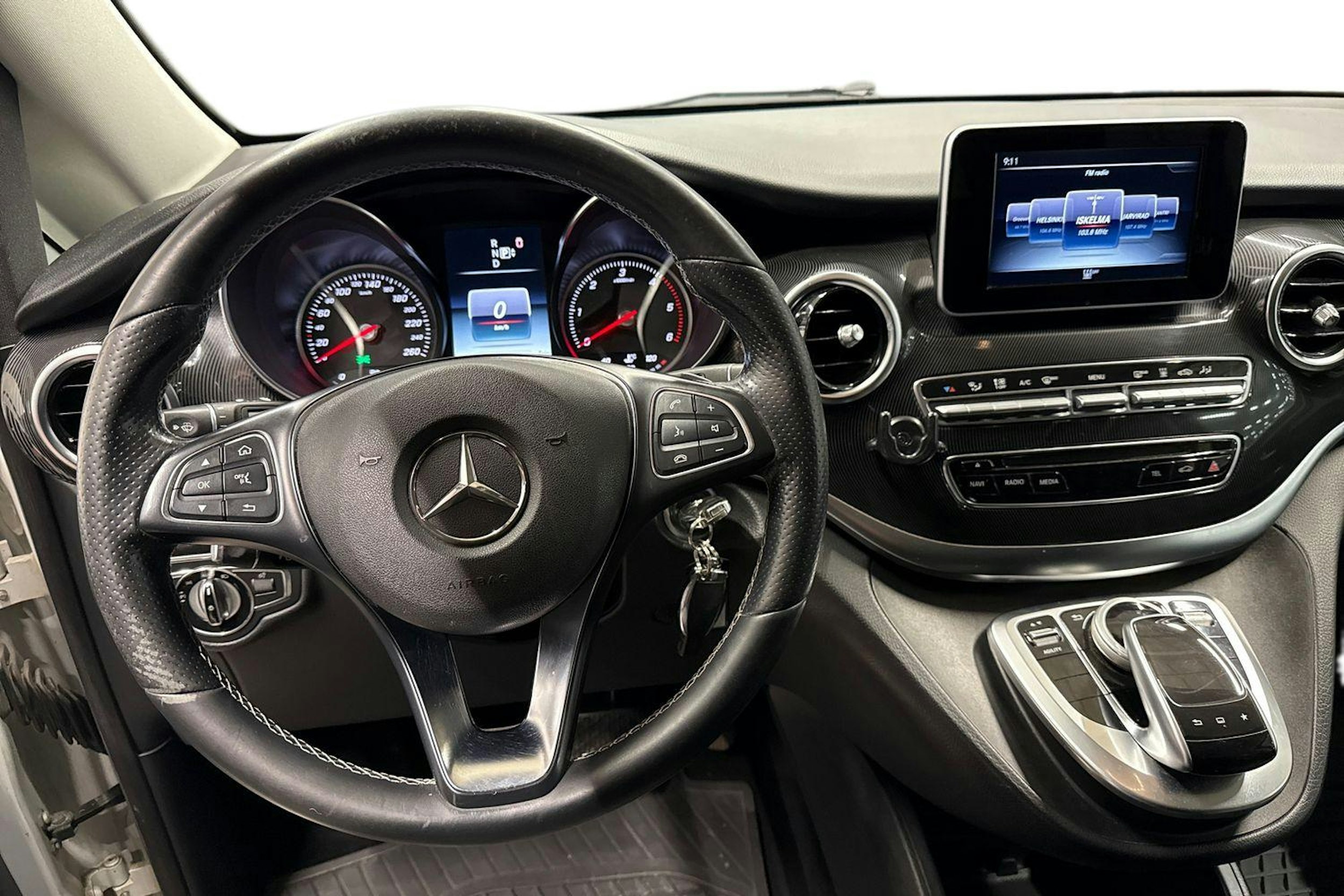 Valkoinen Mercedes-Benz V 2015 kuva 9.