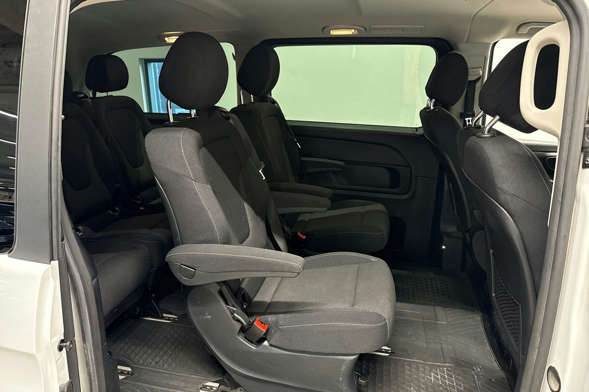 Valkoinen Mercedes-Benz V 2015 kuva 13.