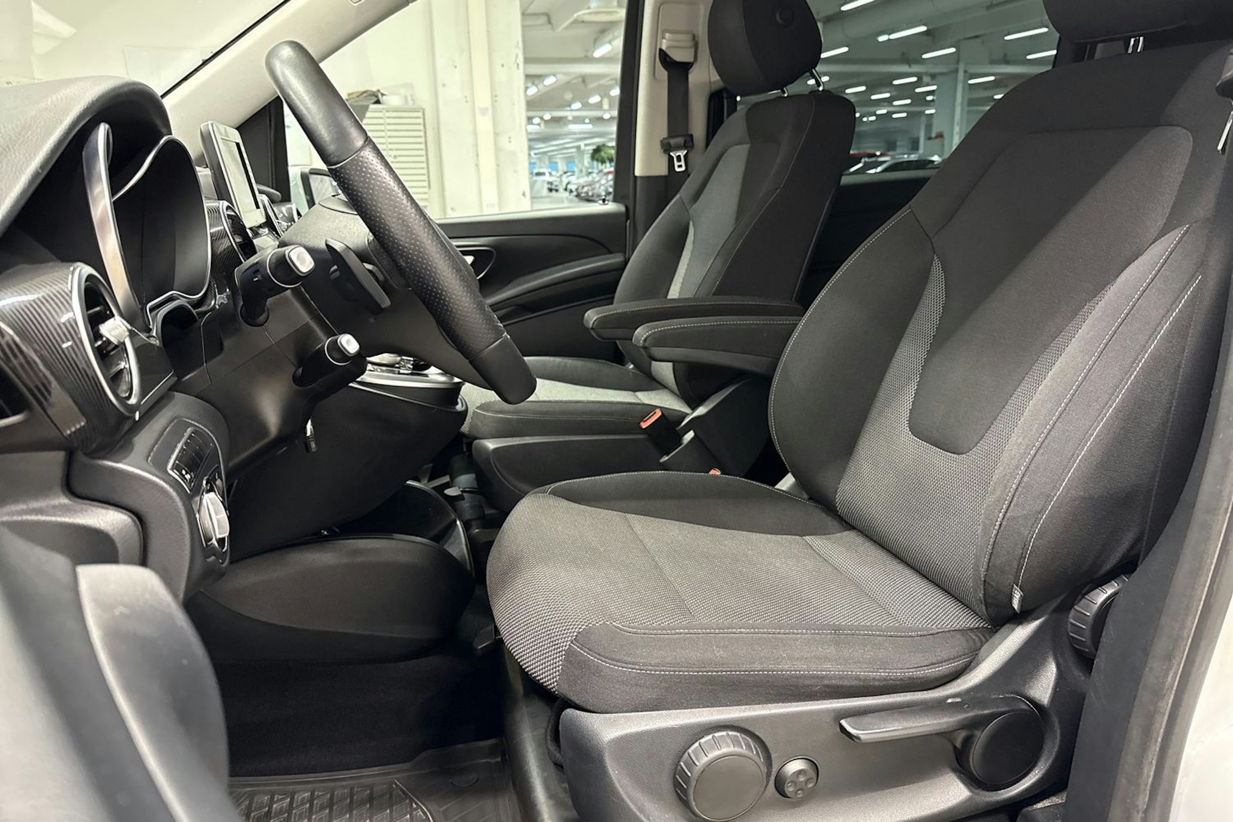 Valkoinen Mercedes-Benz V 2015 kuva 19.