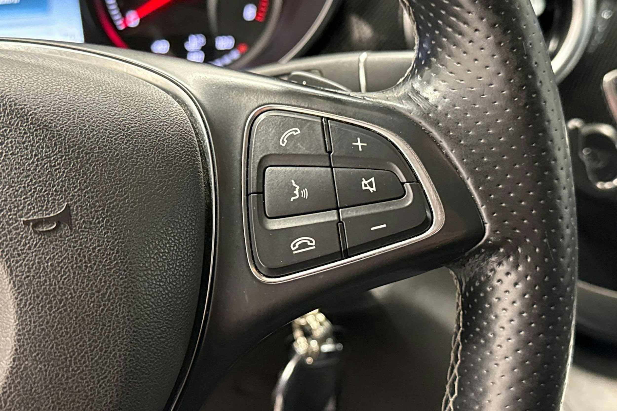 Valkoinen Mercedes-Benz V 2015 kuva 22.