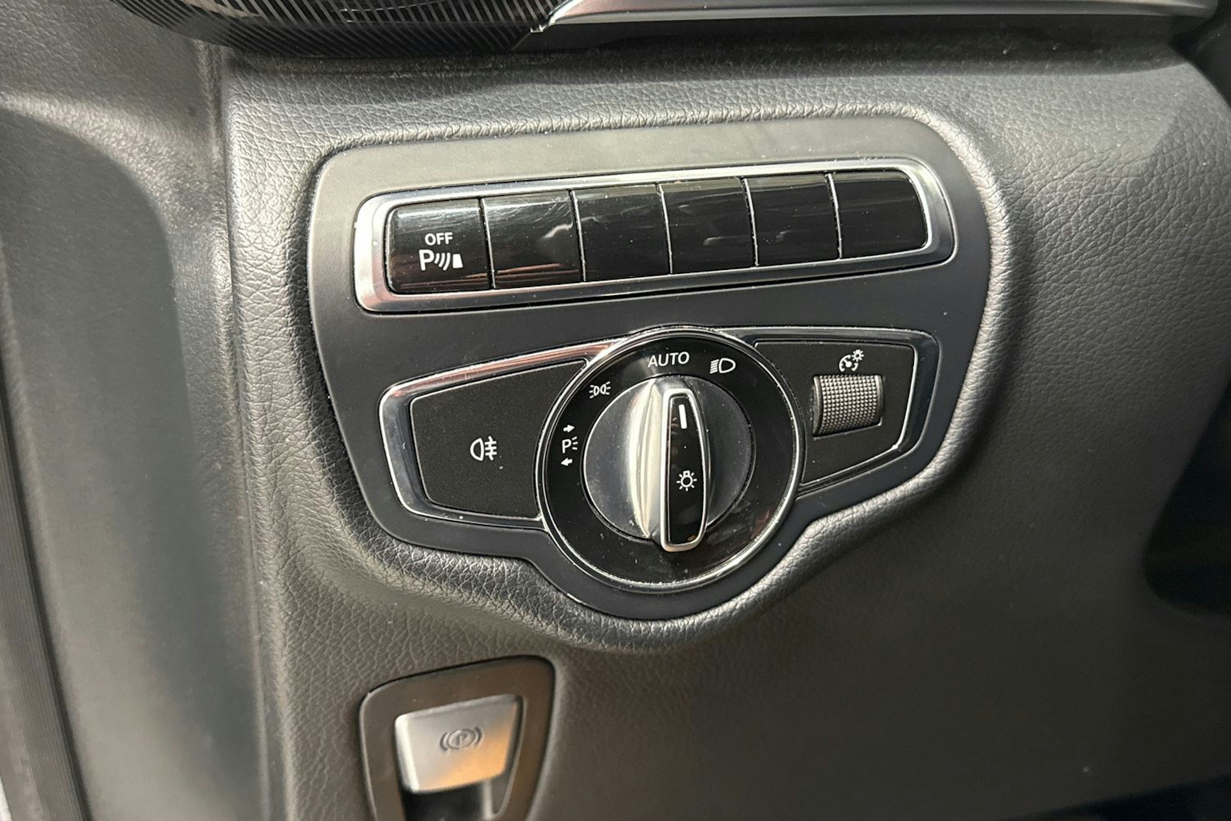 Valkoinen Mercedes-Benz V 2015 kuva 23.