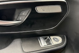 Valkoinen Mercedes-Benz V 2015 kuva 24.